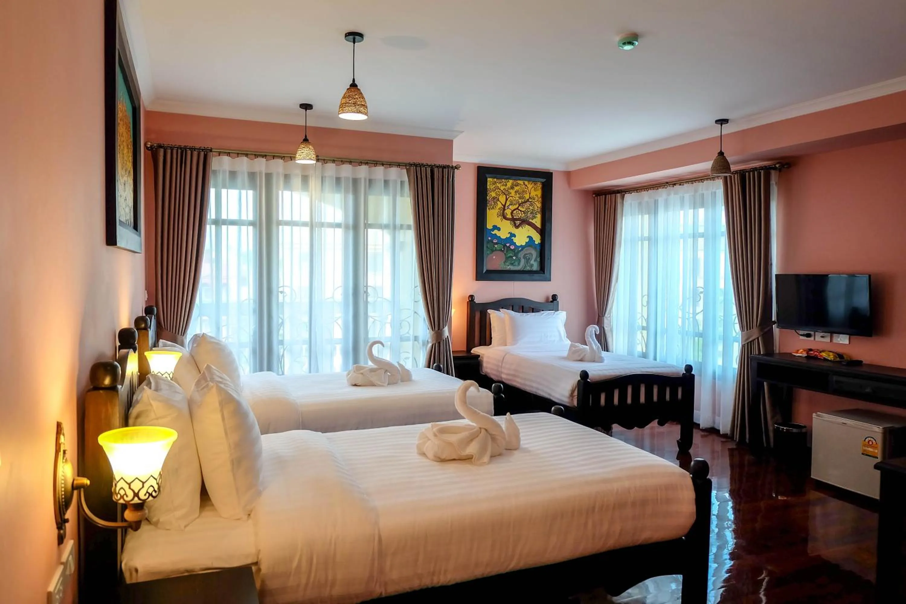 Deluxe Corner Room with Three Single Beds - Thai in Siri Heritage Bangkok Hotel