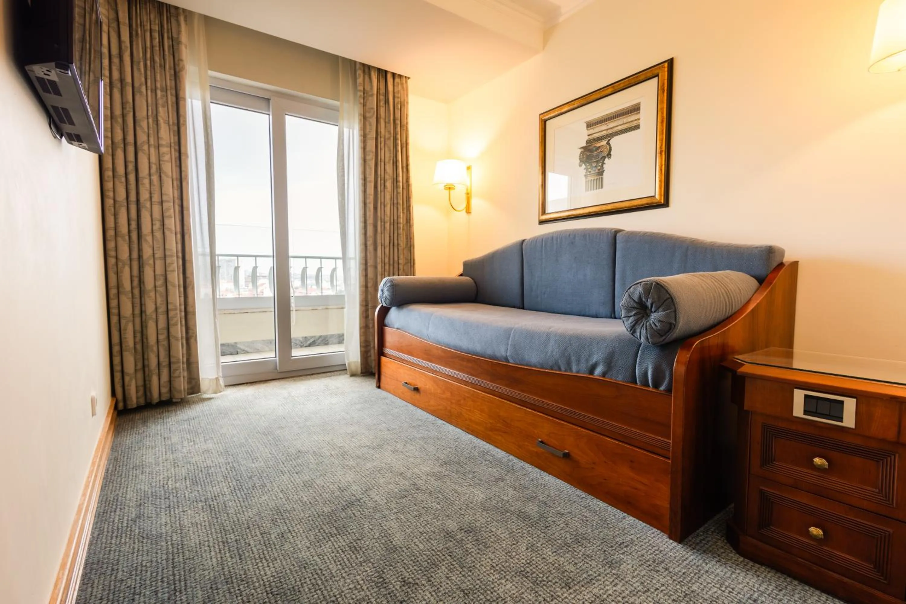 Bedroom, Bed in SANA Rex Hotel