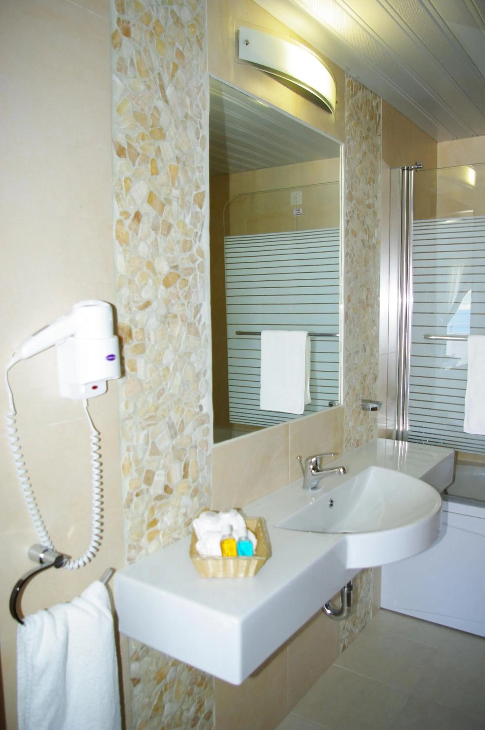 Shower in Hotel Astron Princess