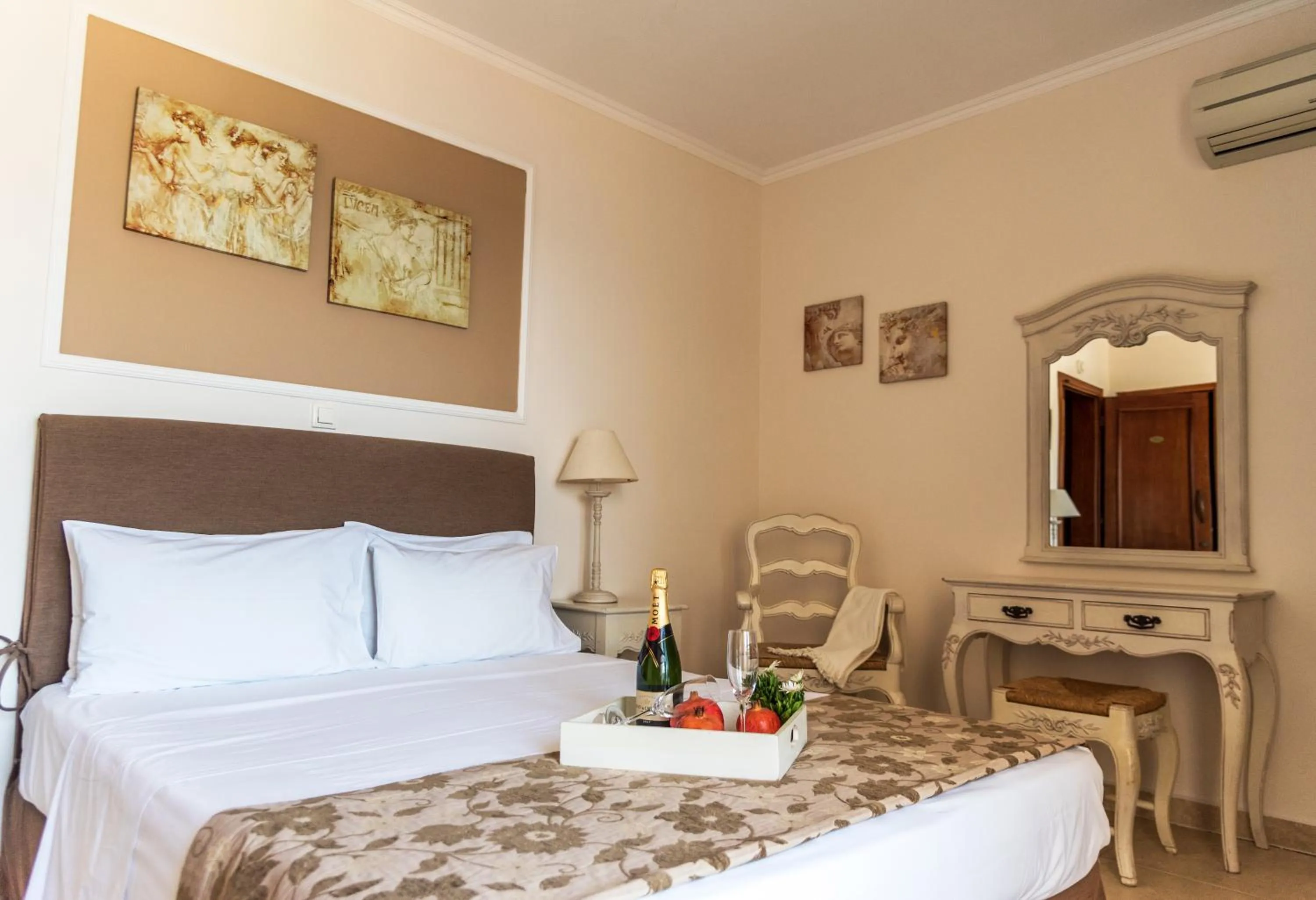 Bed in Hotel Astron Princess