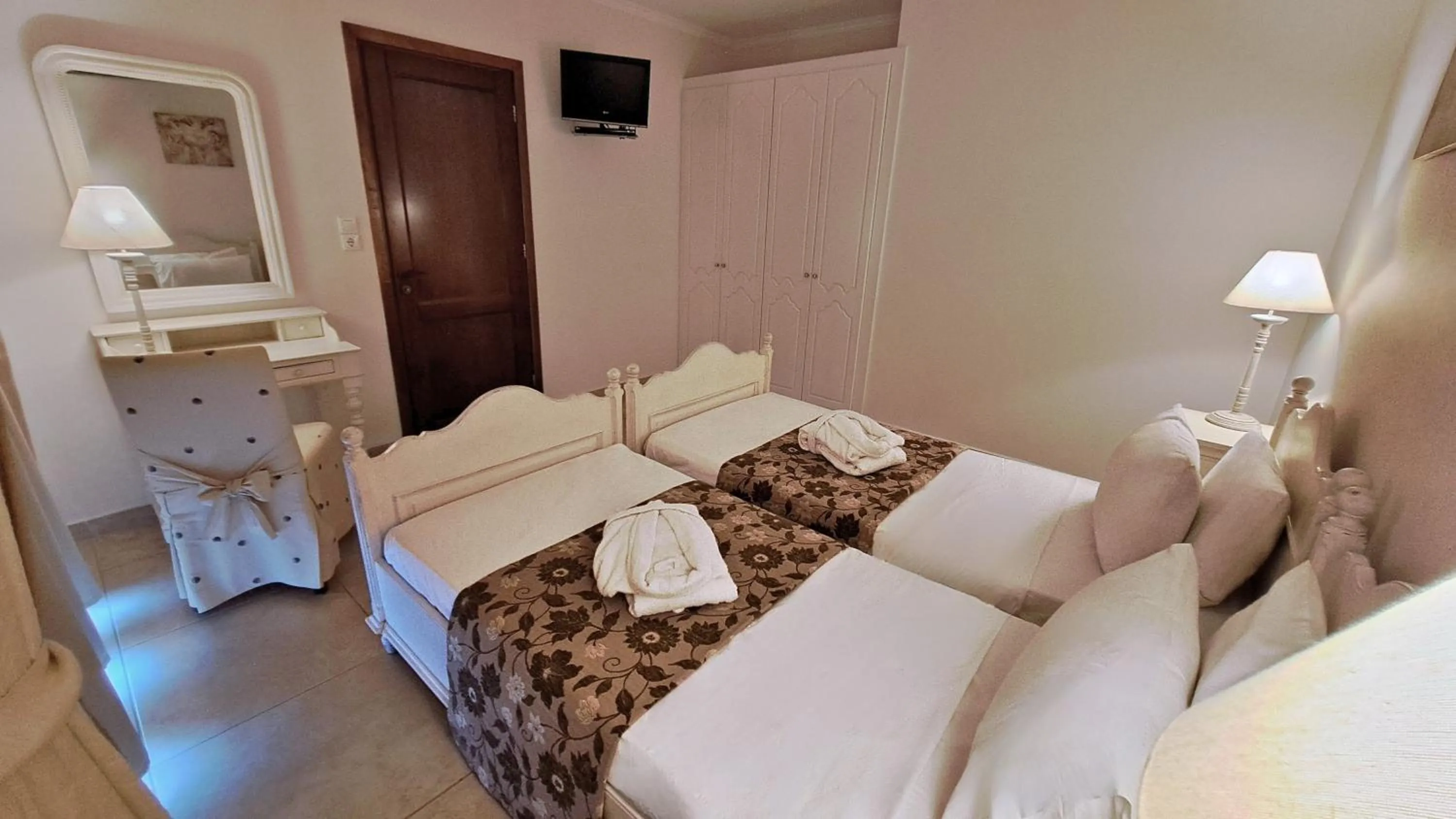 Bed in Hotel Astron Princess