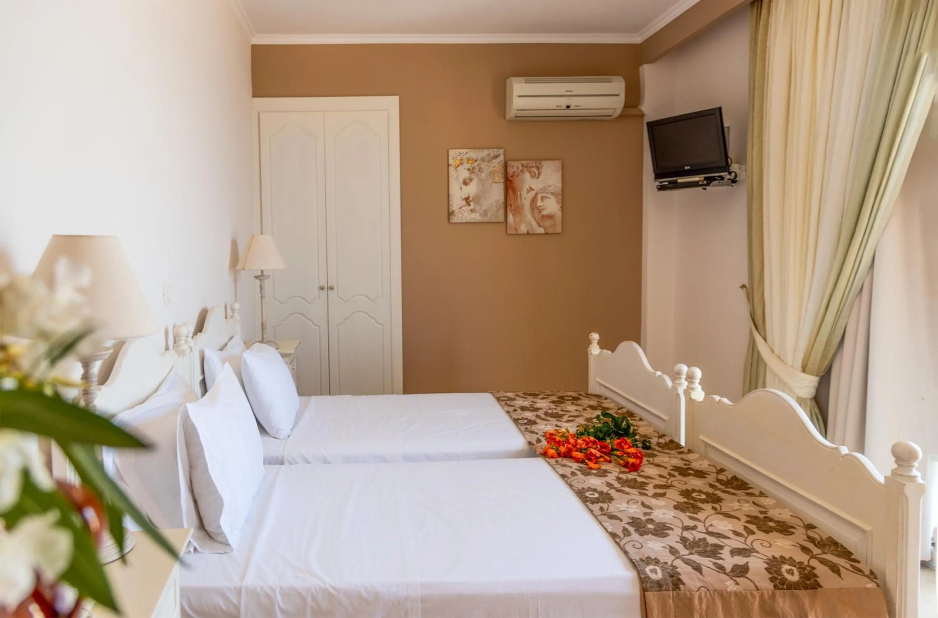 Bed in Hotel Astron Princess