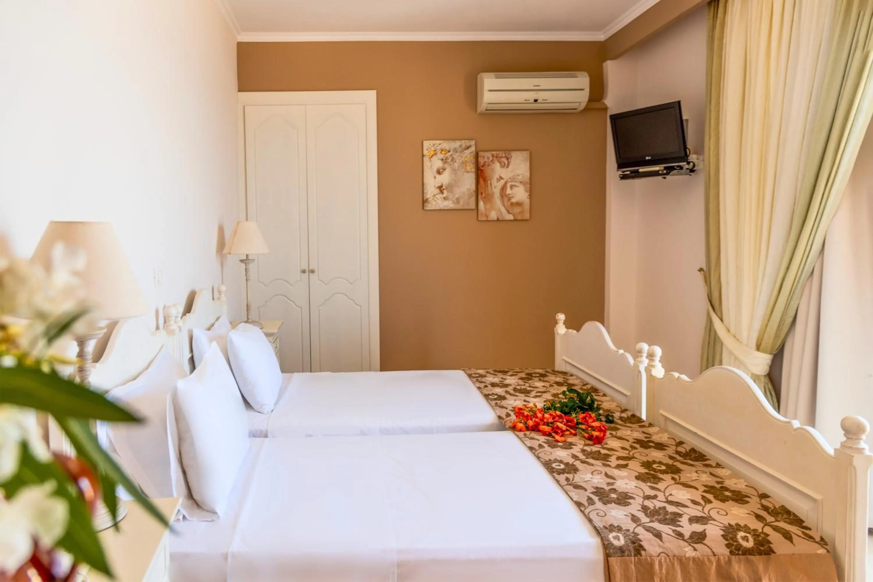 Bed in Hotel Astron Princess