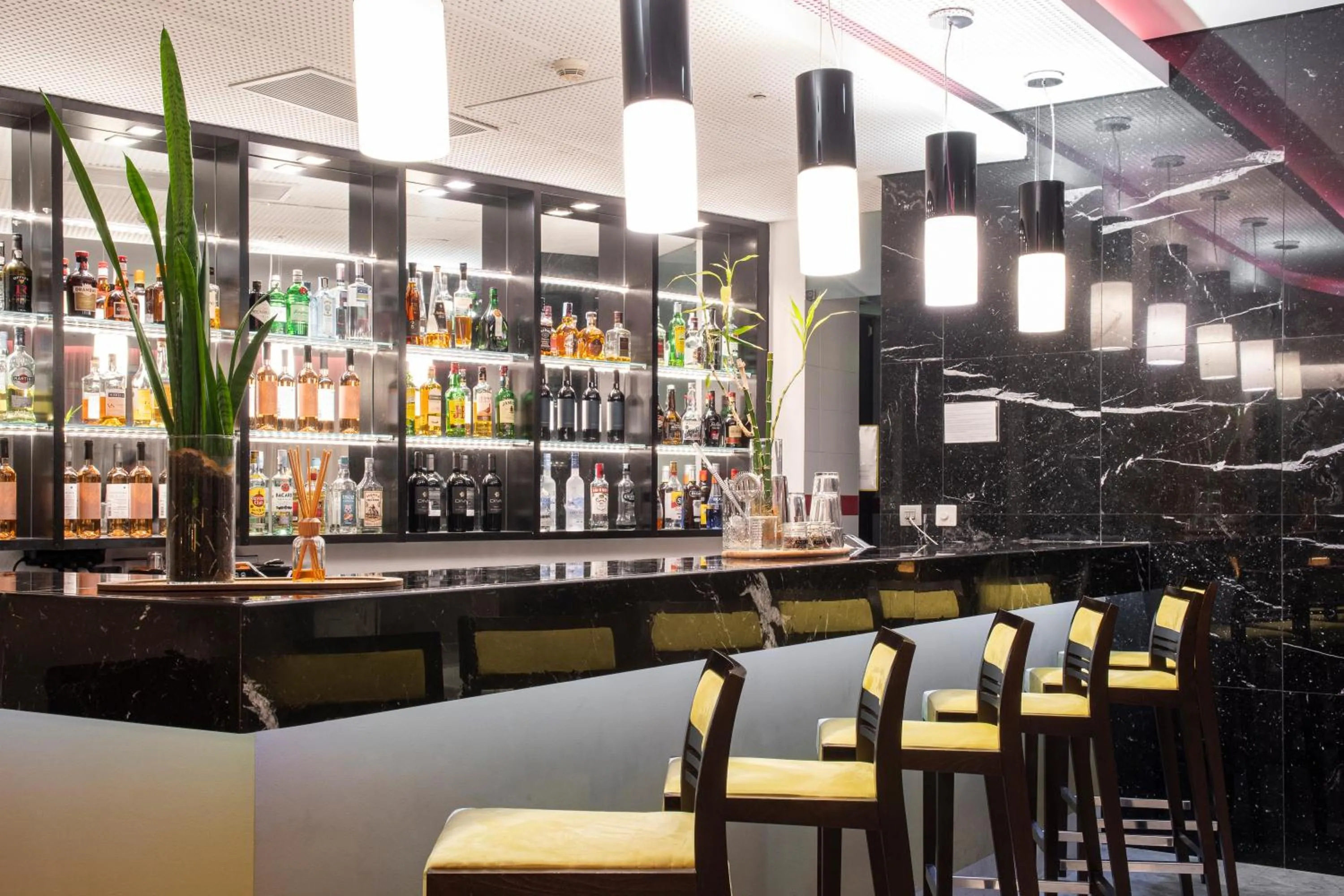 Lounge or bar in SANA Capitol Hotel