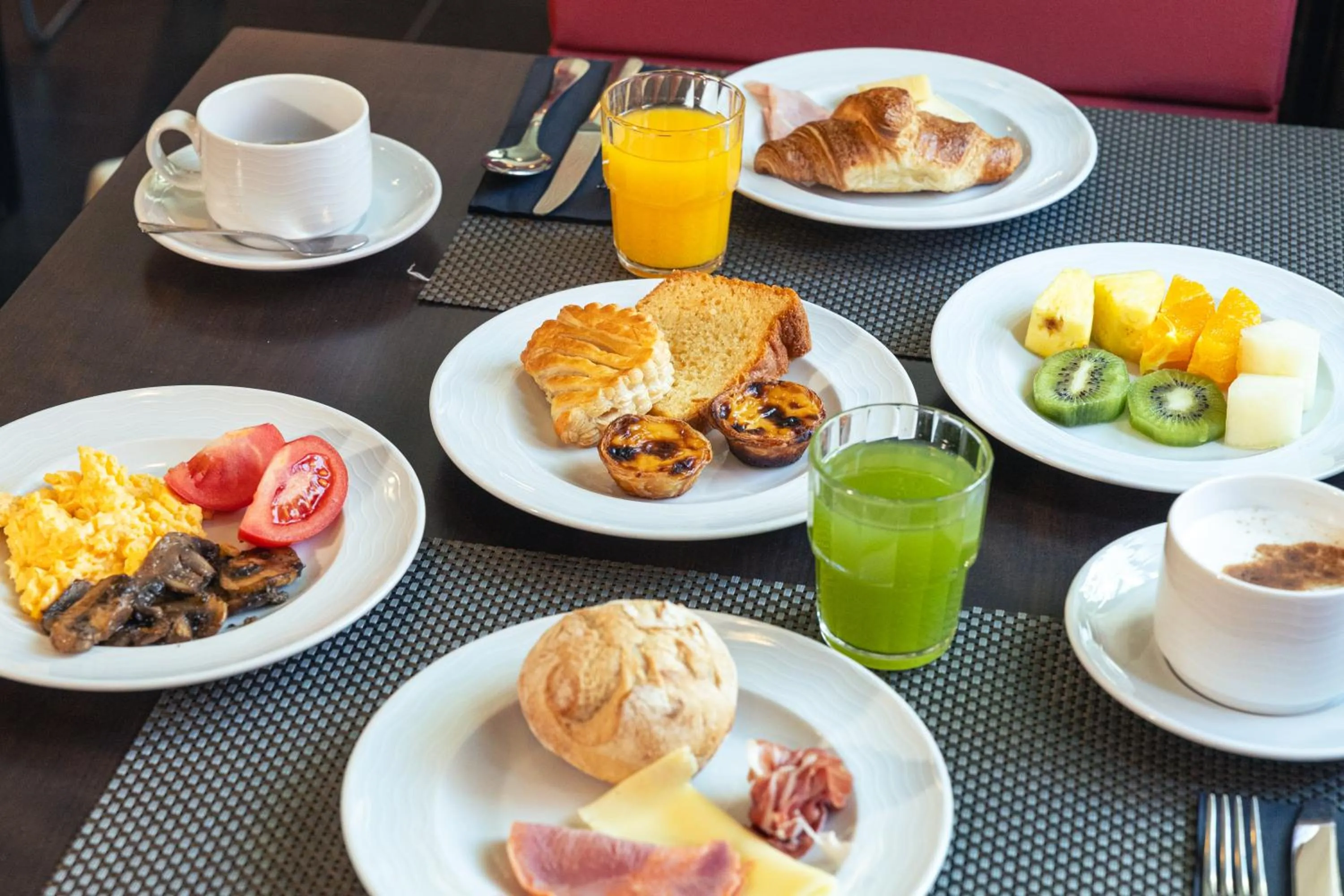 Breakfast in SANA Capitol Hotel