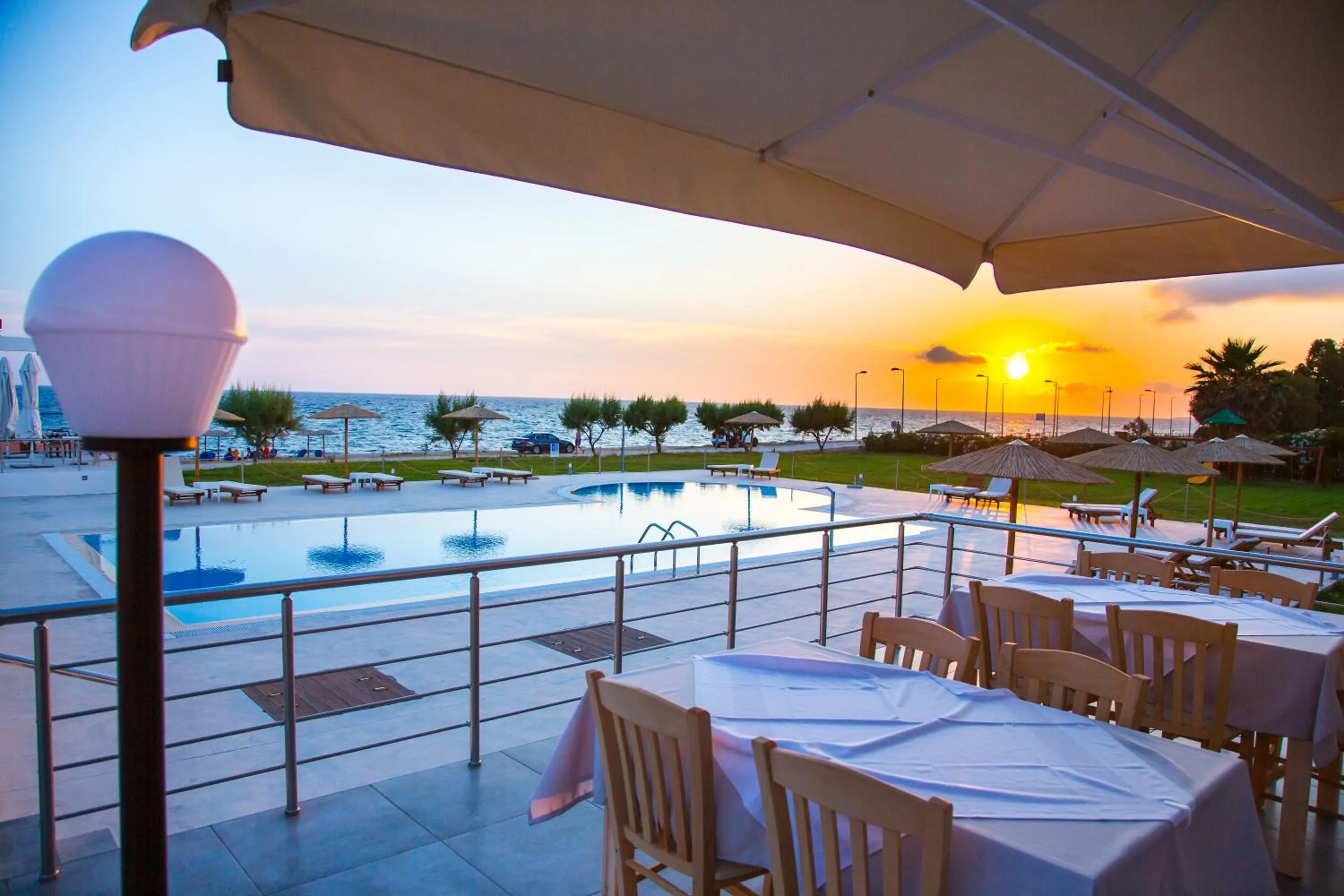 Restaurant/places to eat in Blue Sea Hotel