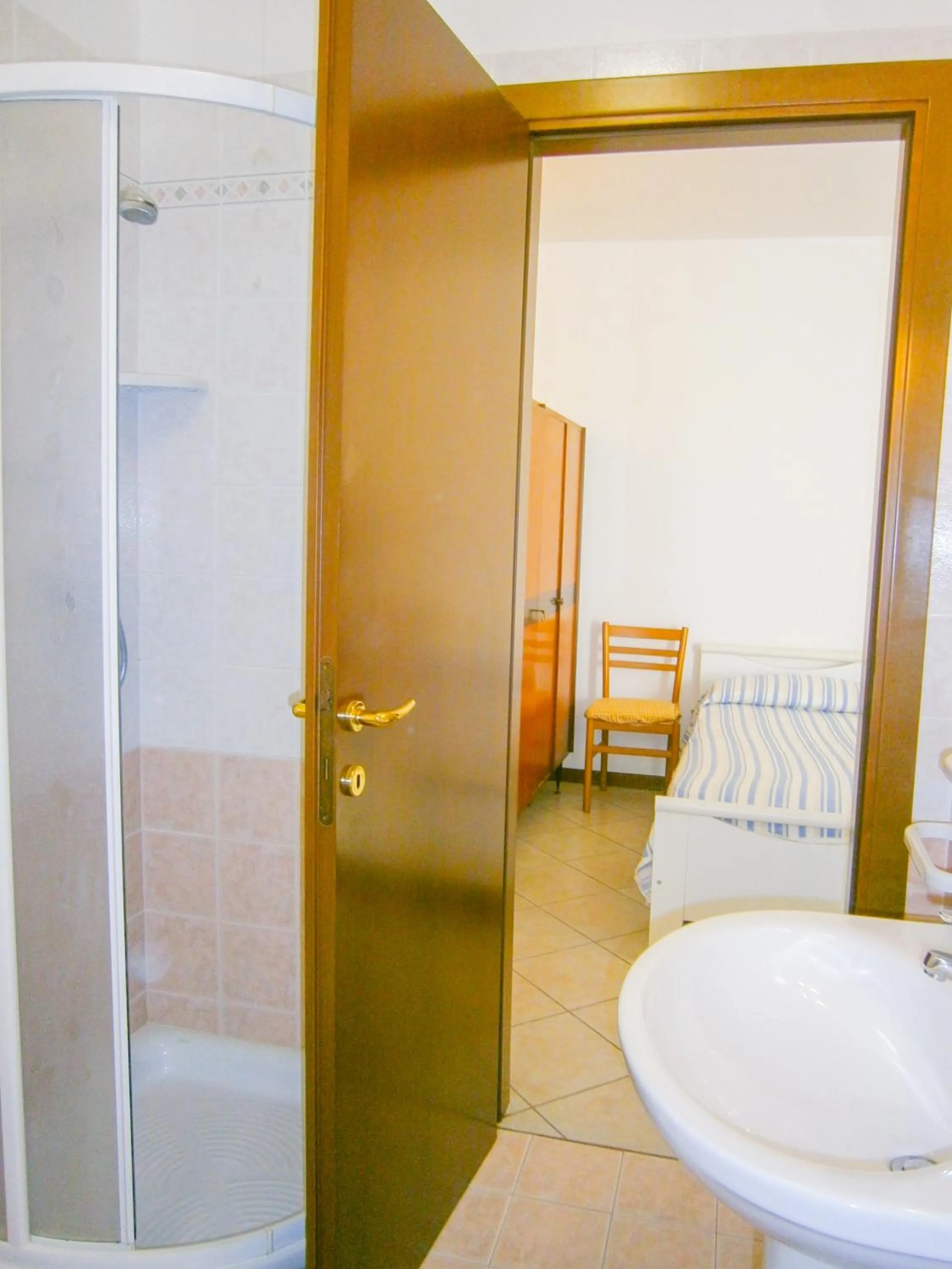 Shower in Residence Mediterraneo - Agenzia Cocal