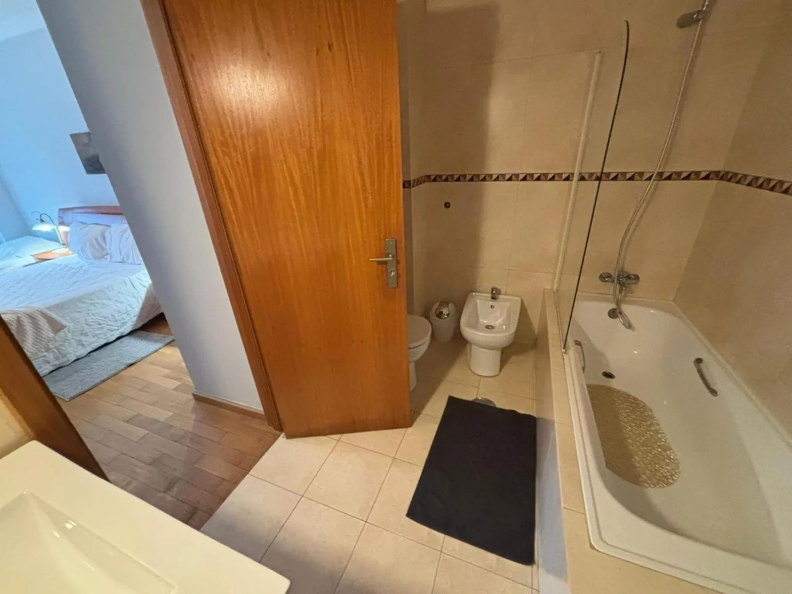 Shower, Bed in Hostel das Flores