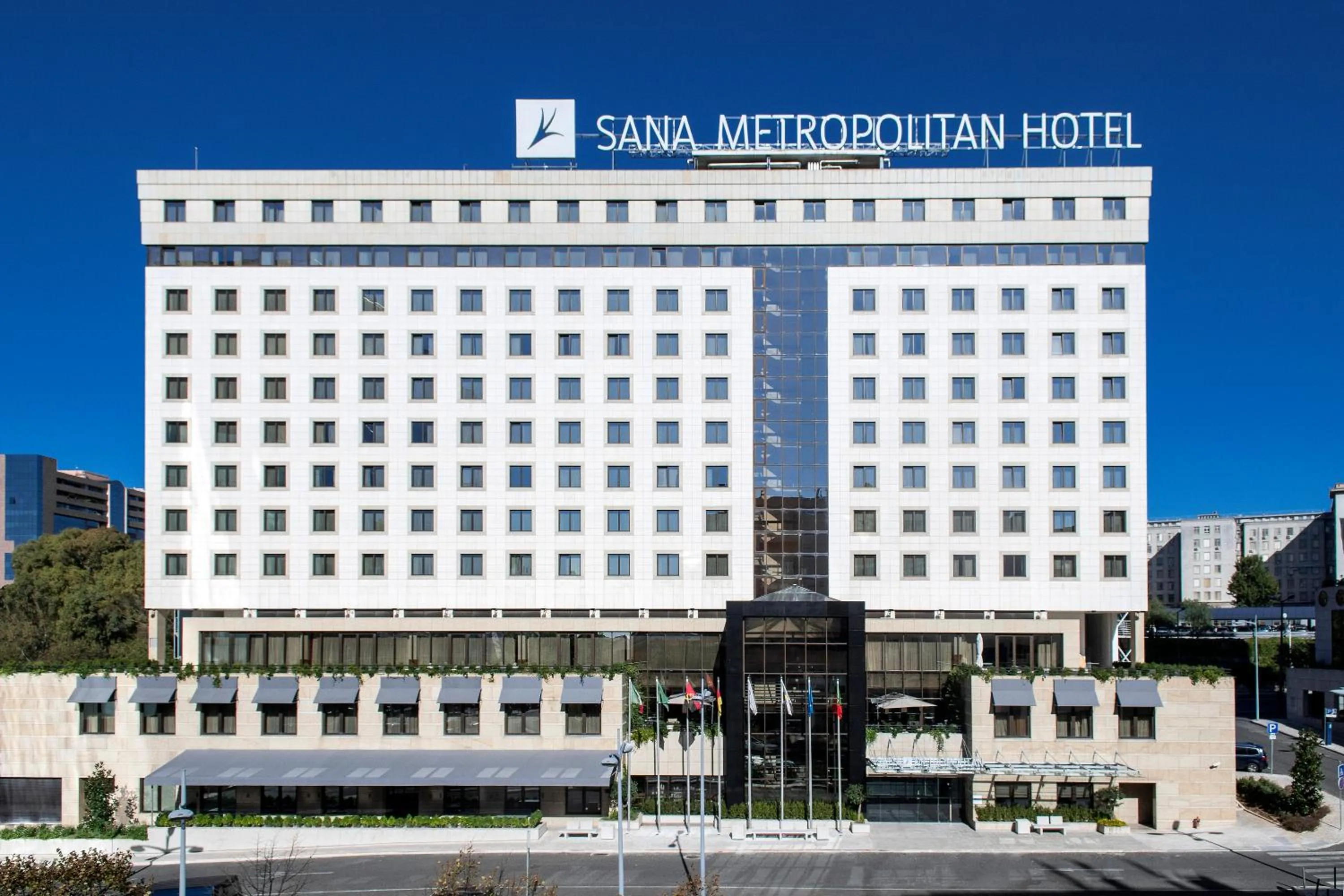Facade/entrance in SANA Metropolitan Hotel