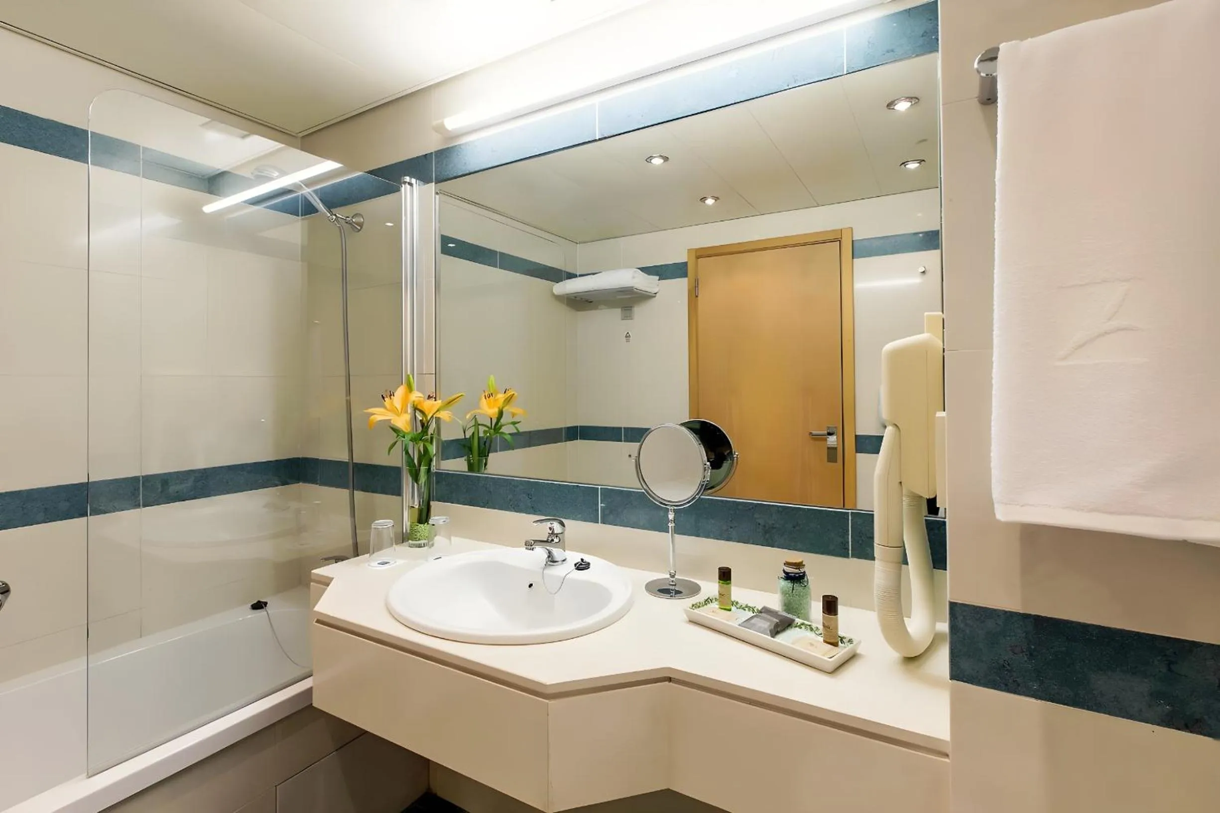 Bathroom in SANA Metropolitan Hotel