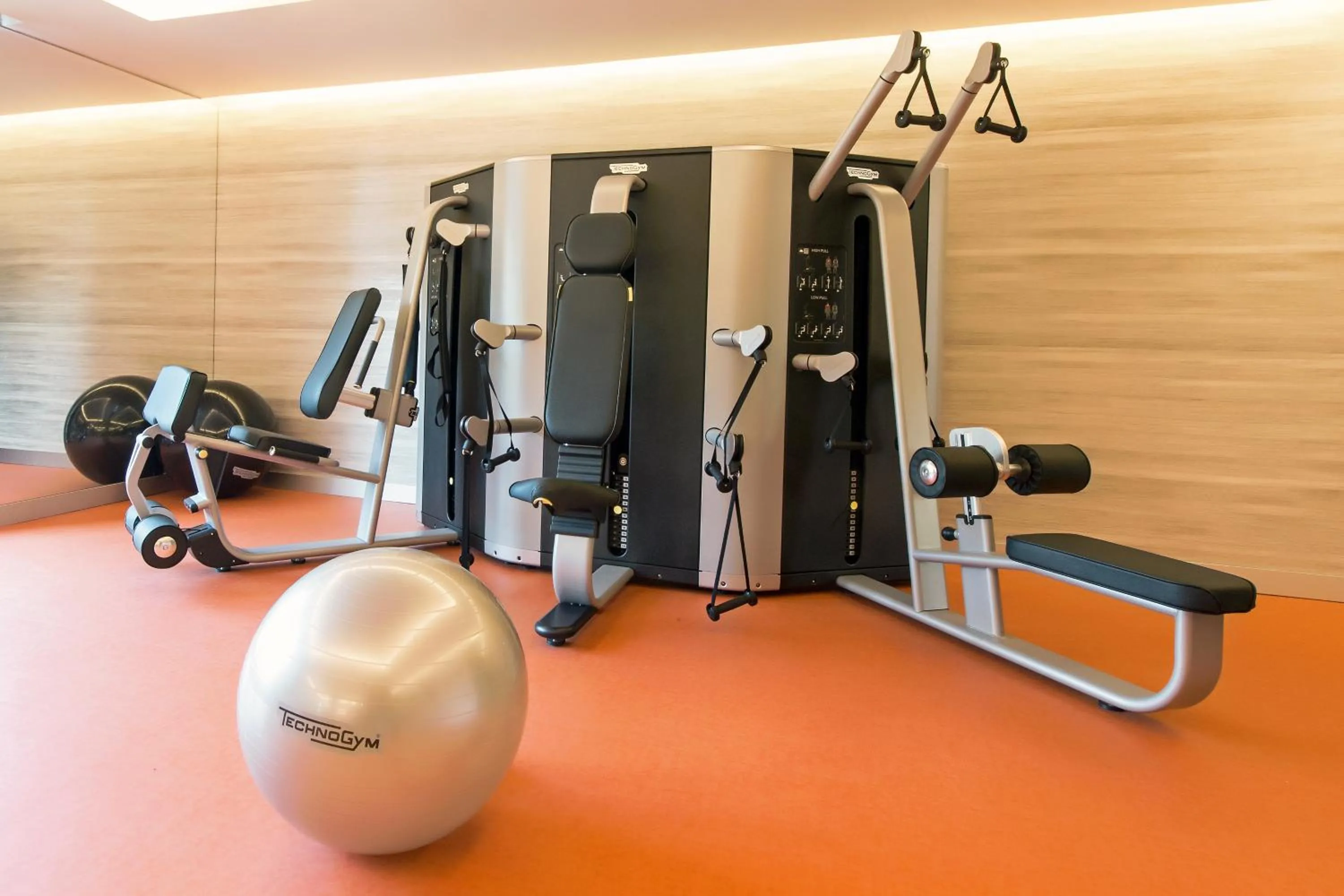 Fitness centre/facilities in SANA Metropolitan Hotel