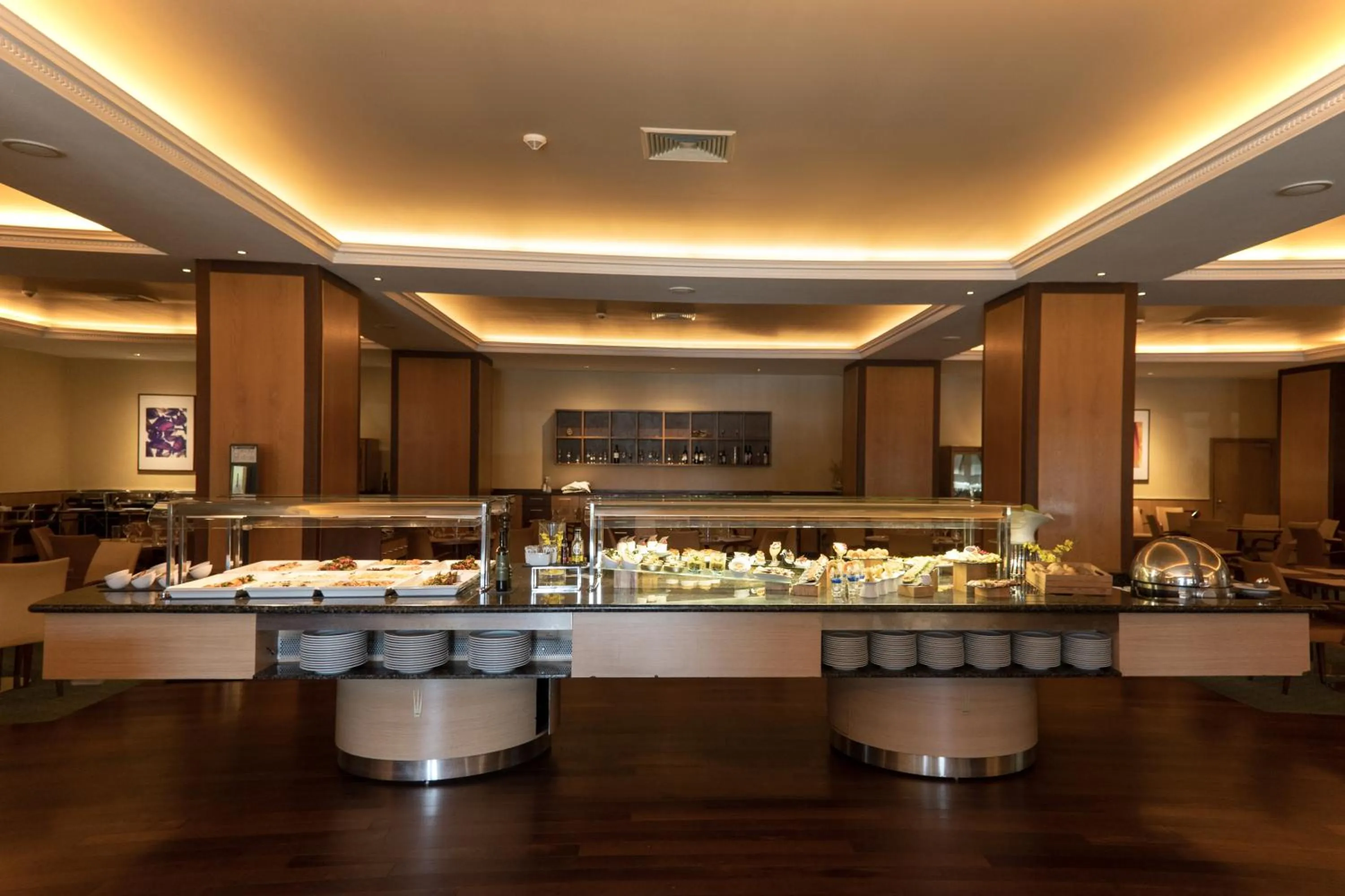 Restaurant/places to eat in SANA Metropolitan Hotel