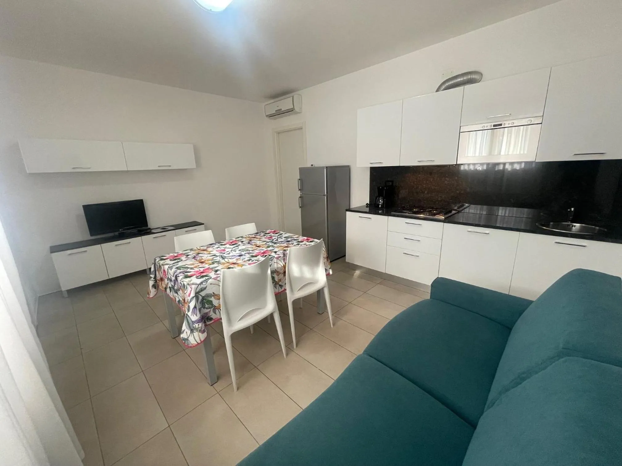 Kitchen or kitchenette in Villa Marina Apartments - Agenzia Cocal