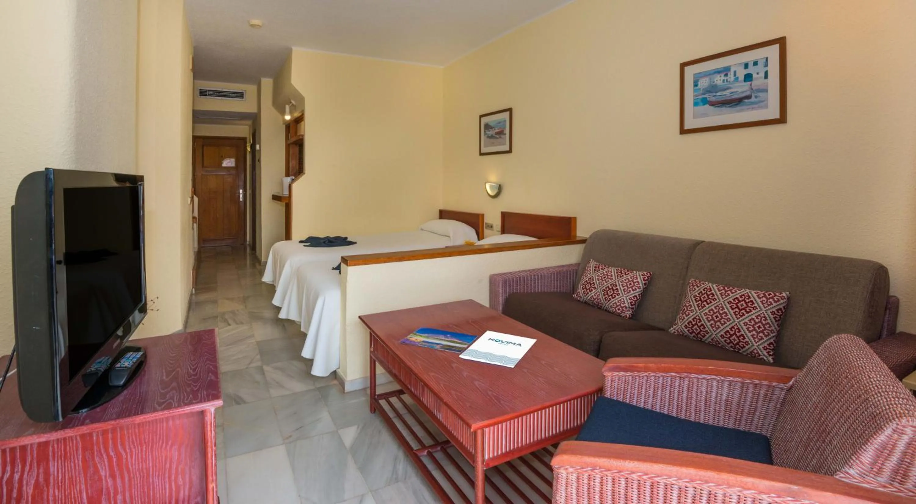 Communal lounge/ TV room in HOVIMA Atlantis