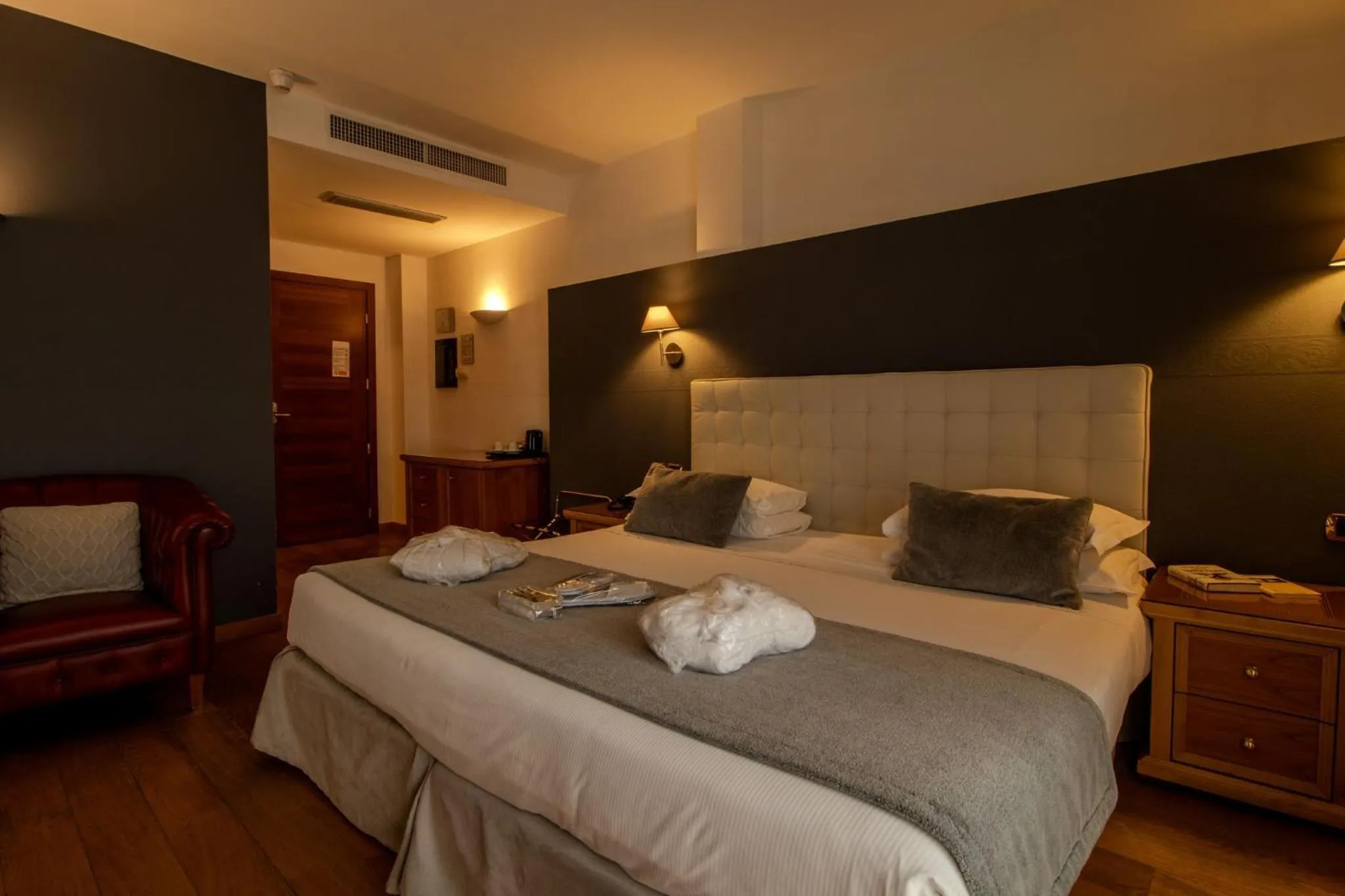 Photo of the whole room, Bed in Paradise Hotel & Wellness