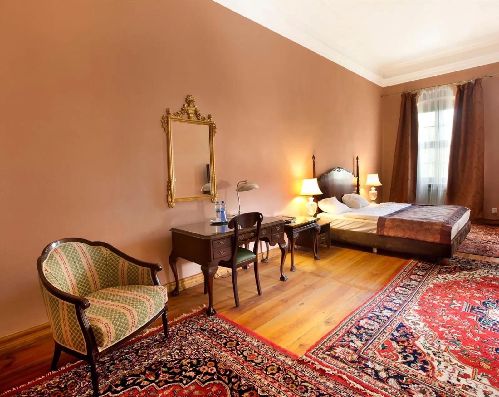 Text overlay, Bed in Pałac Wiechlice - Hotel, Restaurant, SPA