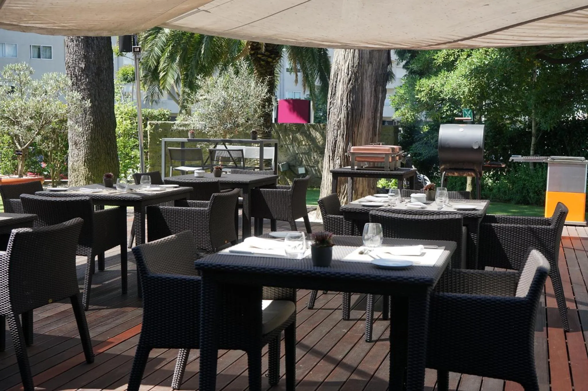 Restaurant/places to eat in Crowne Plaza Porto by IHG