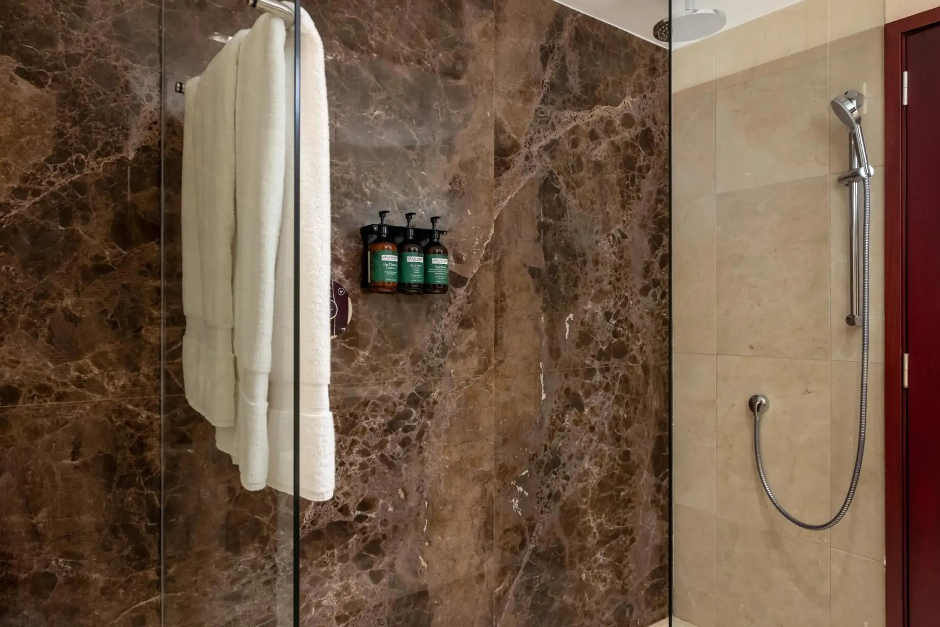 Premium Queen Room with Lounge Access in Crowne Plaza Porto by IHG Premium Queen Room with Lounge Access in Crowne Plaza Porto by IHG