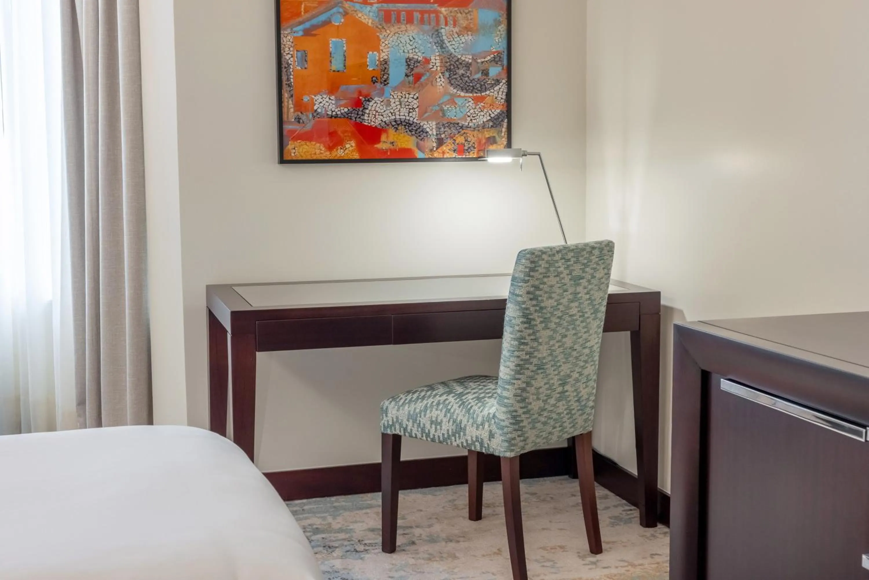 Photo of the whole room, Bed in Crowne Plaza Porto by IHG