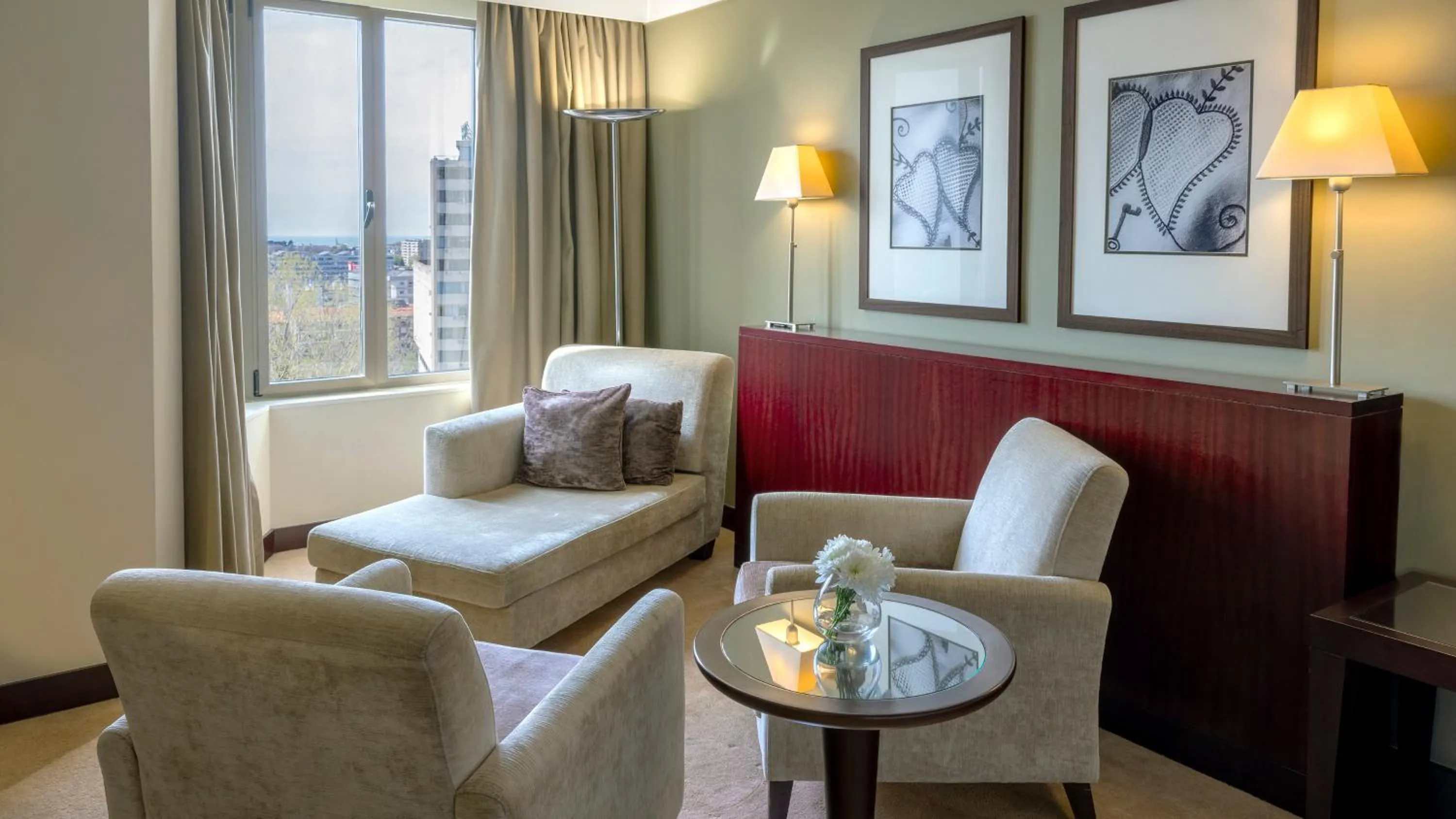 Photo of the whole room in Crowne Plaza Porto by IHG