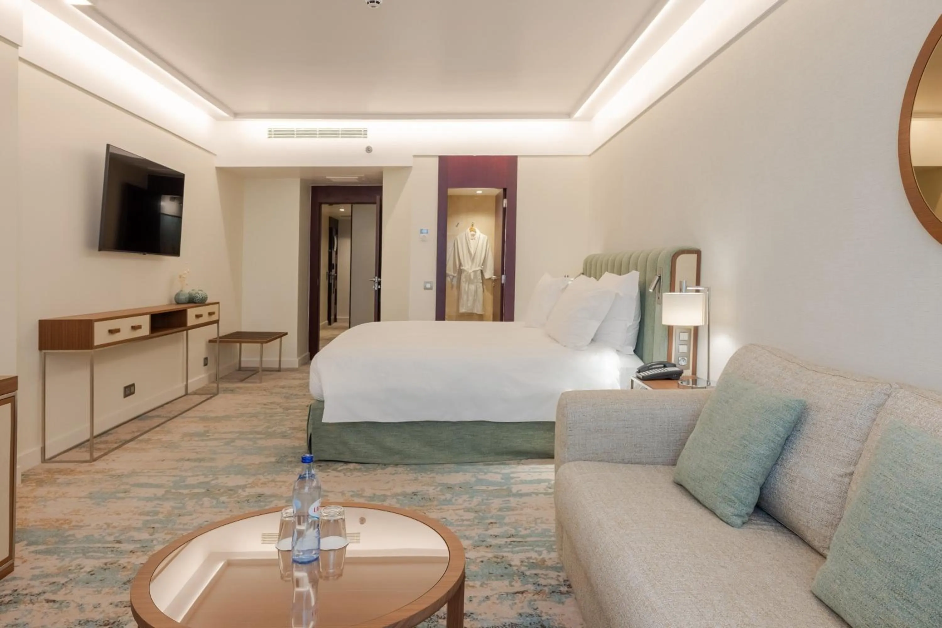 Bedroom, Bed in Crowne Plaza Porto by IHG