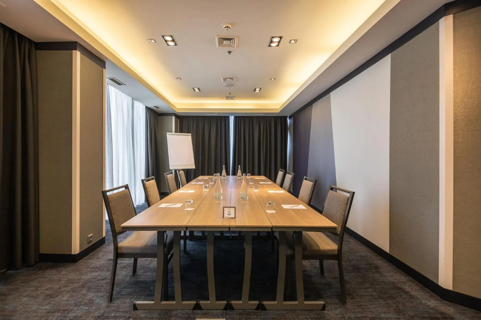 Meeting/conference room in Crowne Plaza Porto by IHG