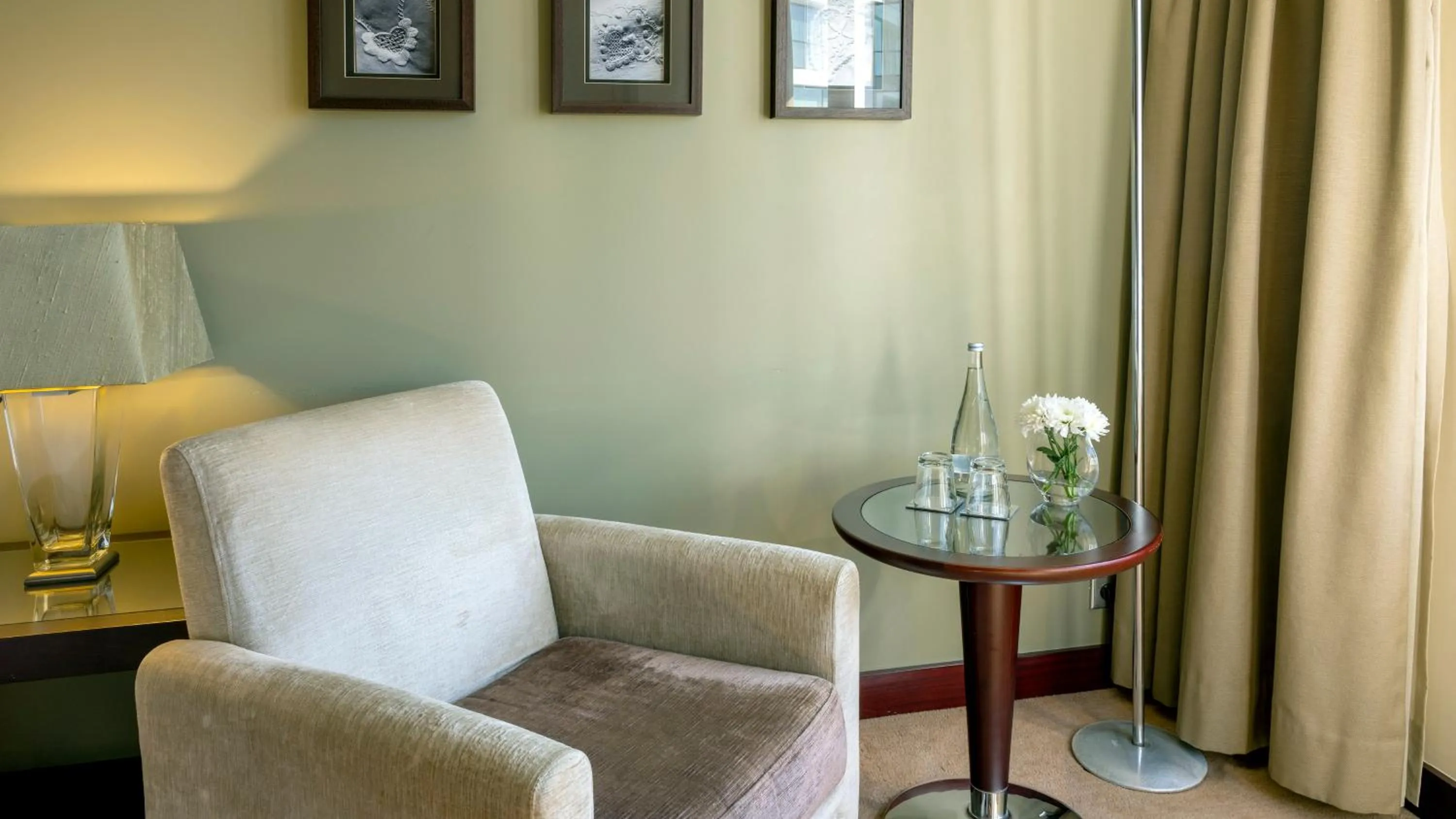 Photo of the whole room in Crowne Plaza Porto by IHG