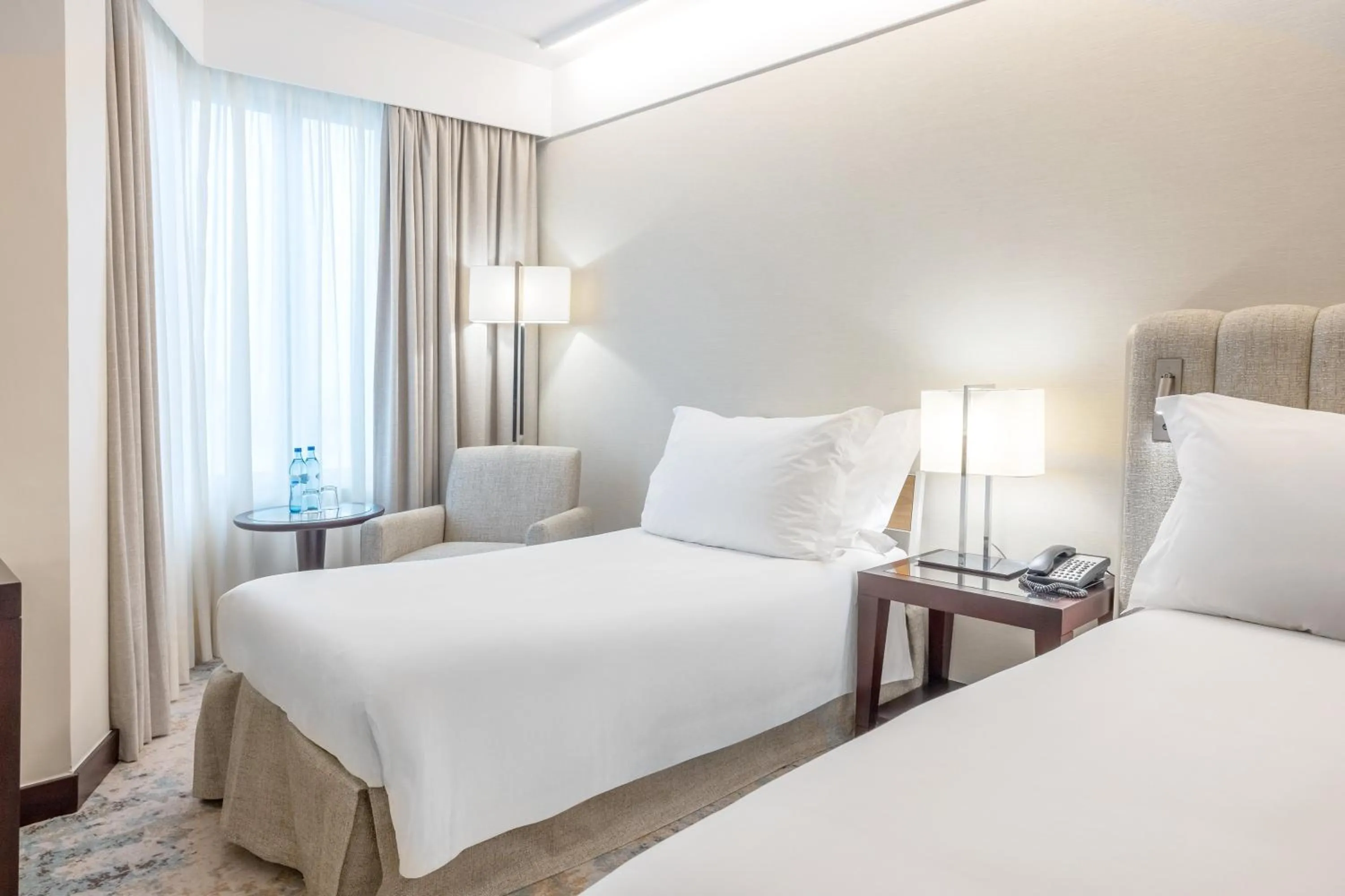 Photo of the whole room, Bed in Crowne Plaza Porto by IHG