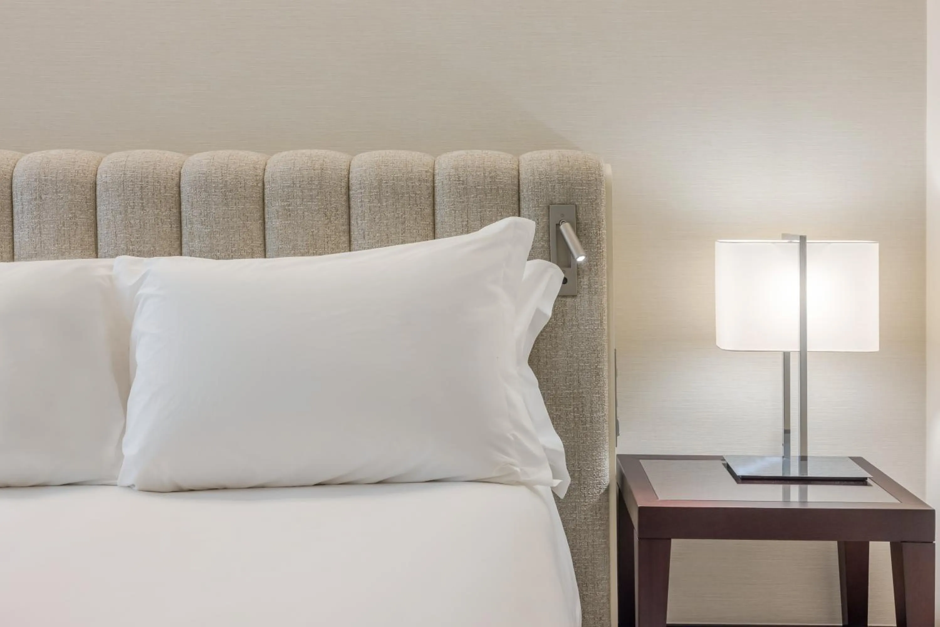 Bedroom, Bed in Crowne Plaza Porto by IHG