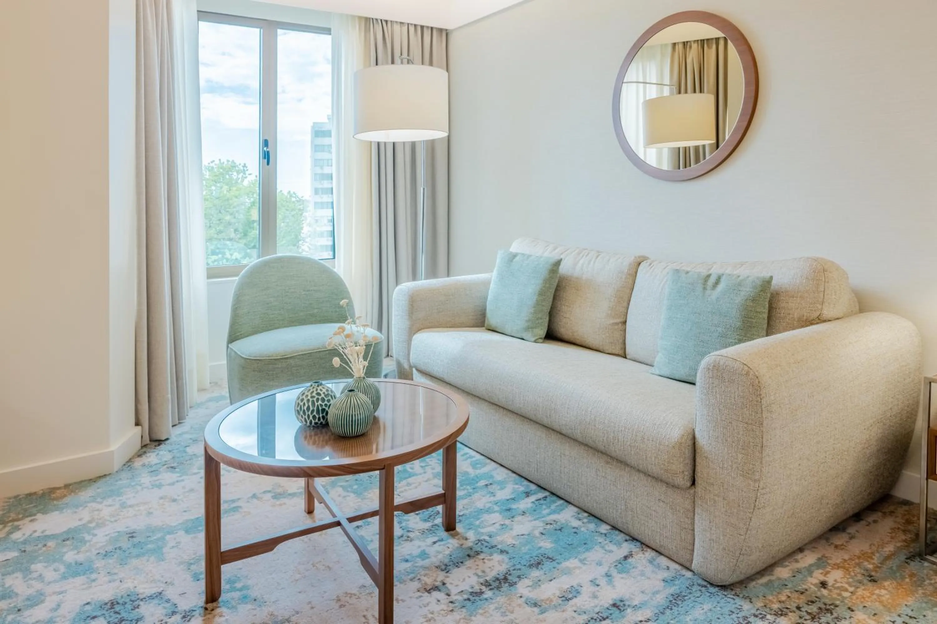 Seating area in Crowne Plaza Porto by IHG