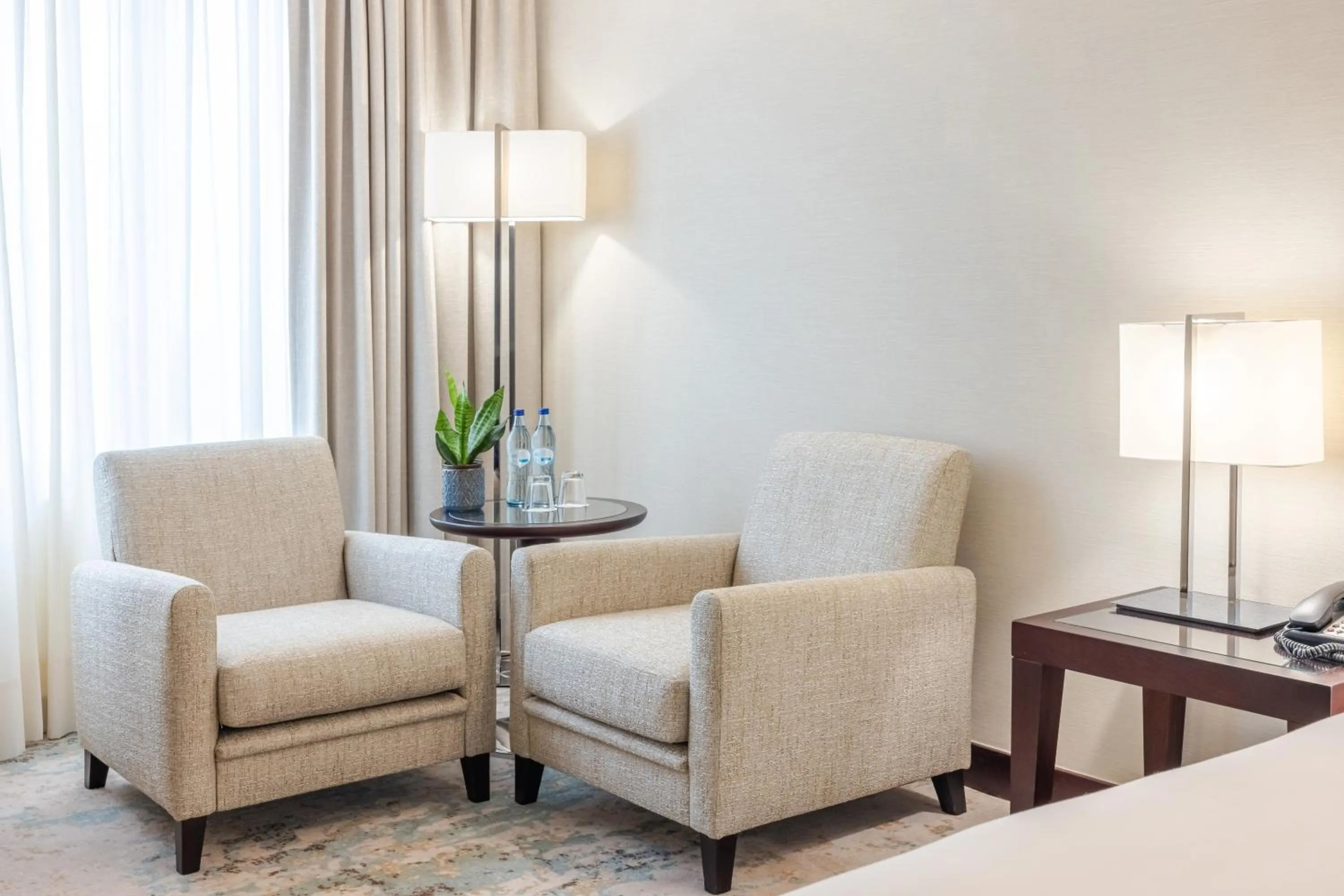 Seating area in Crowne Plaza Porto by IHG