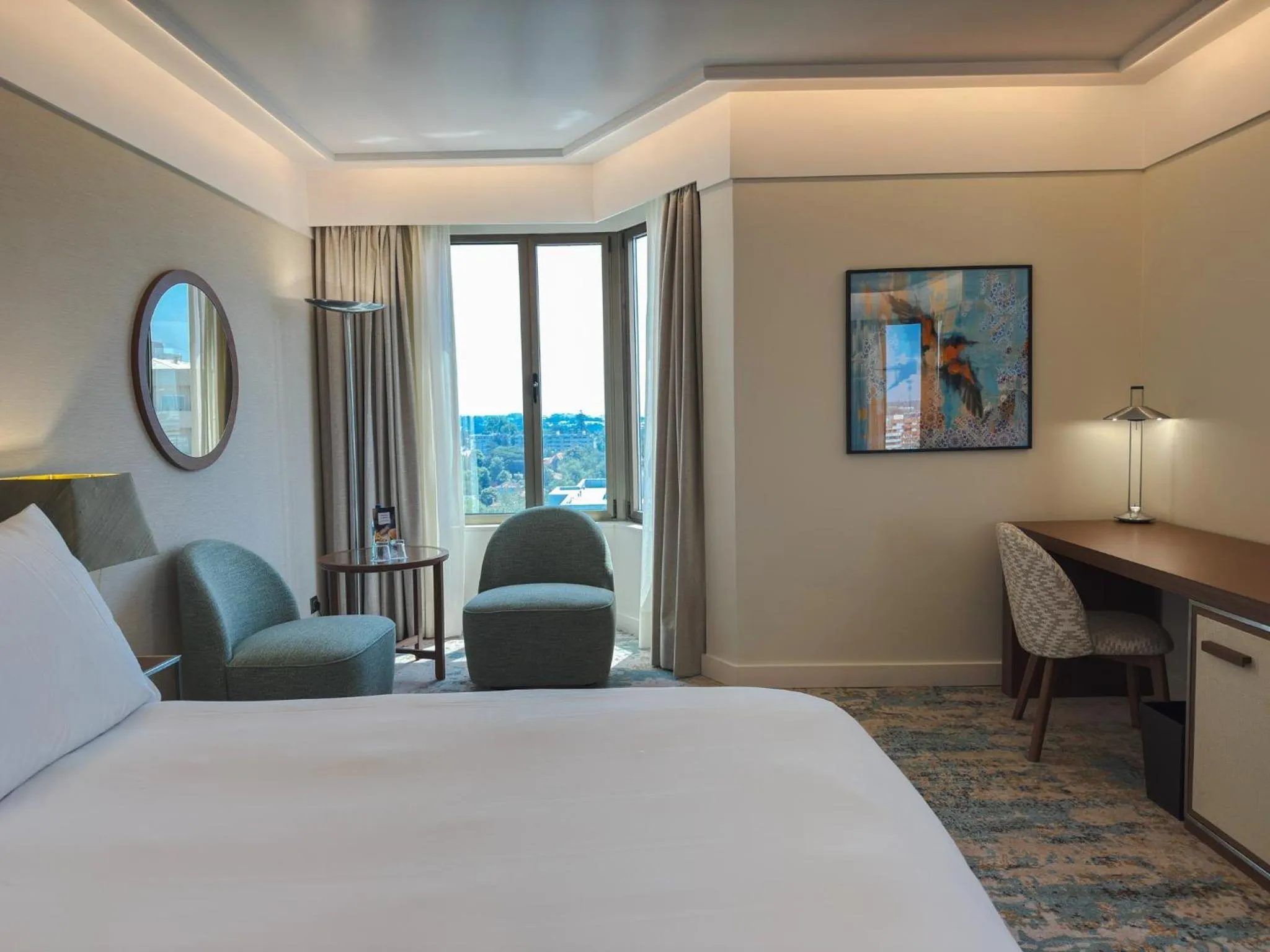 Photo of the whole room, Bed in Crowne Plaza Porto by IHG