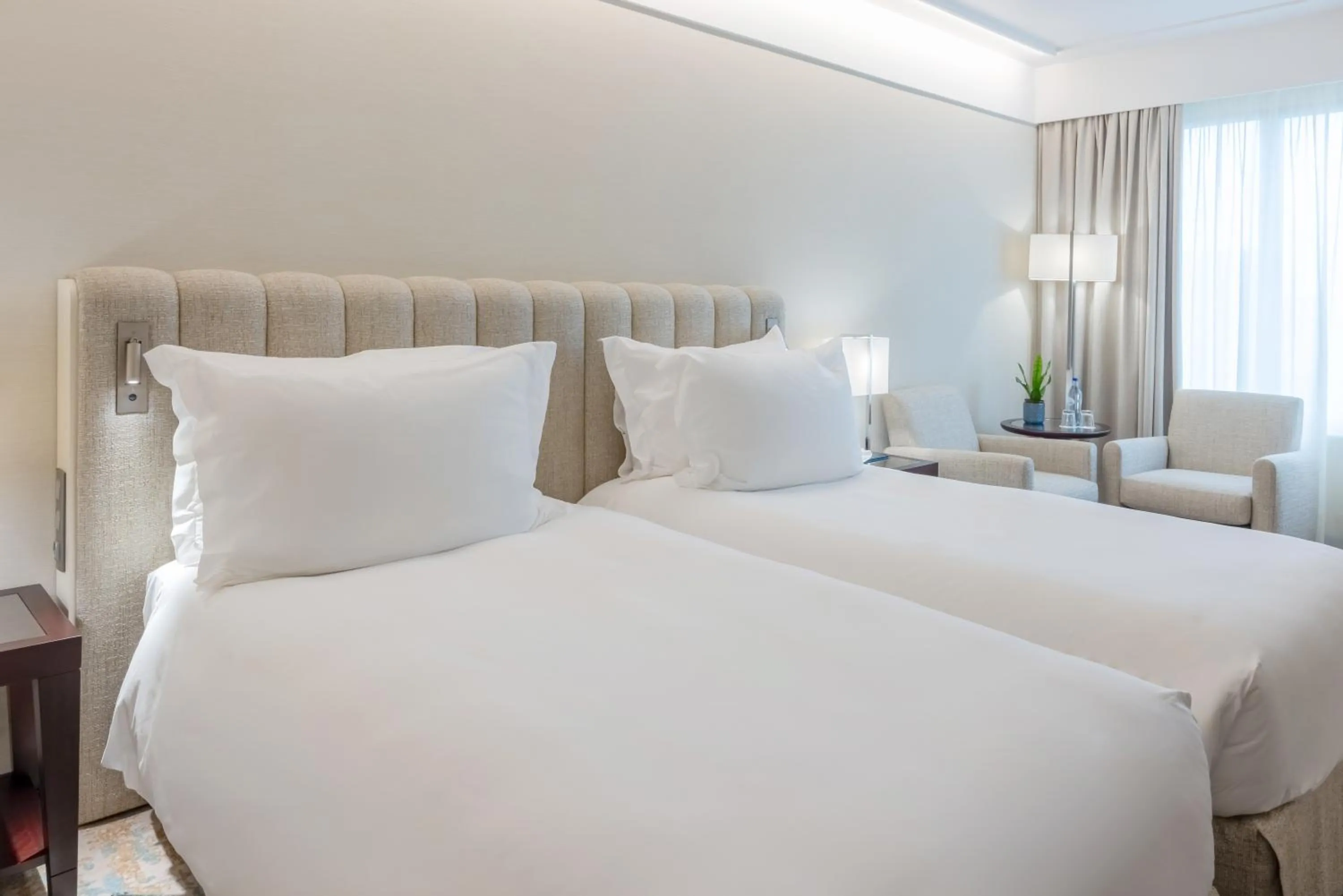 Bedroom, Bed in Crowne Plaza Porto by IHG