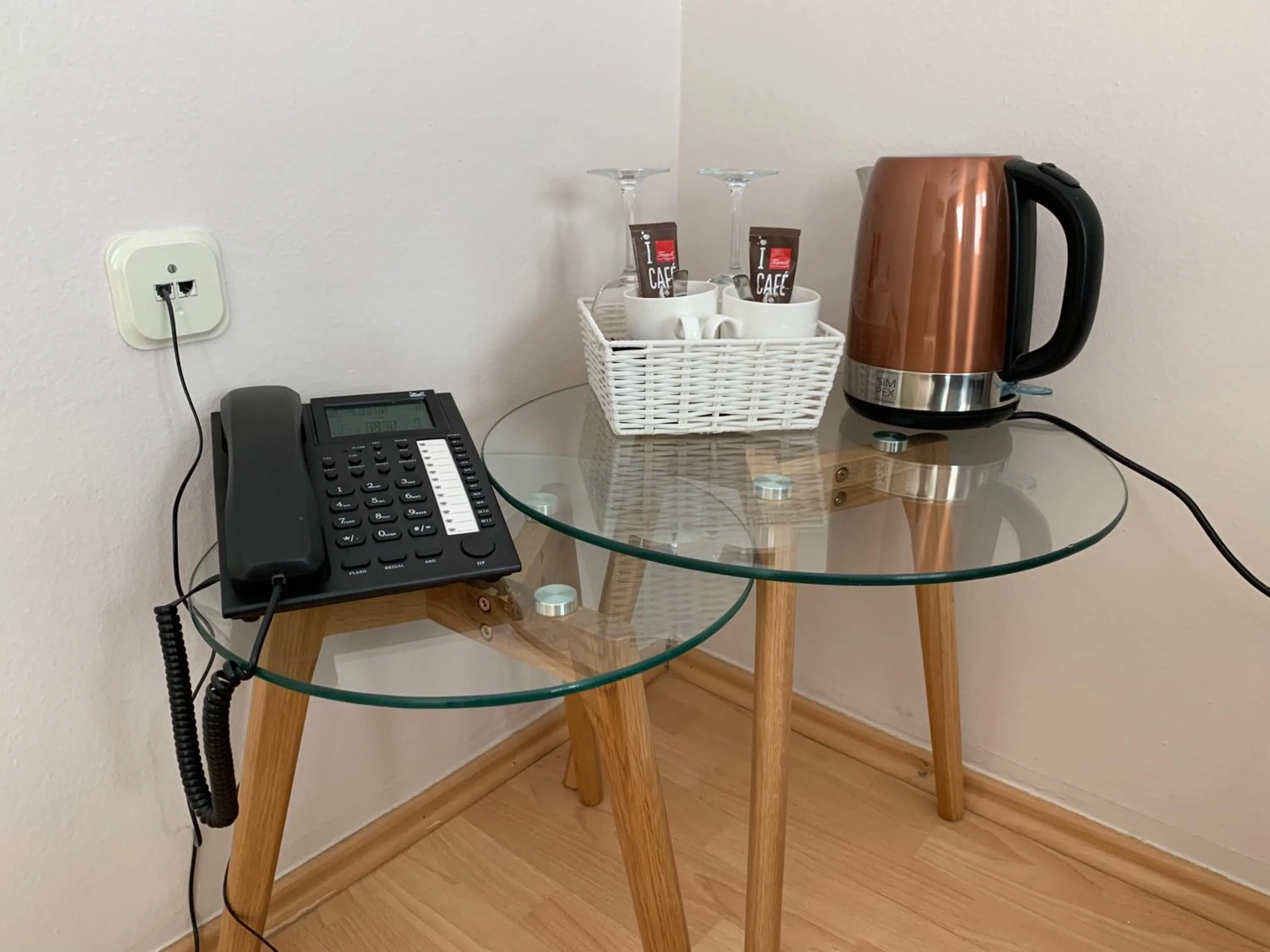 Coffee/tea facilities in Pansion Waldinger