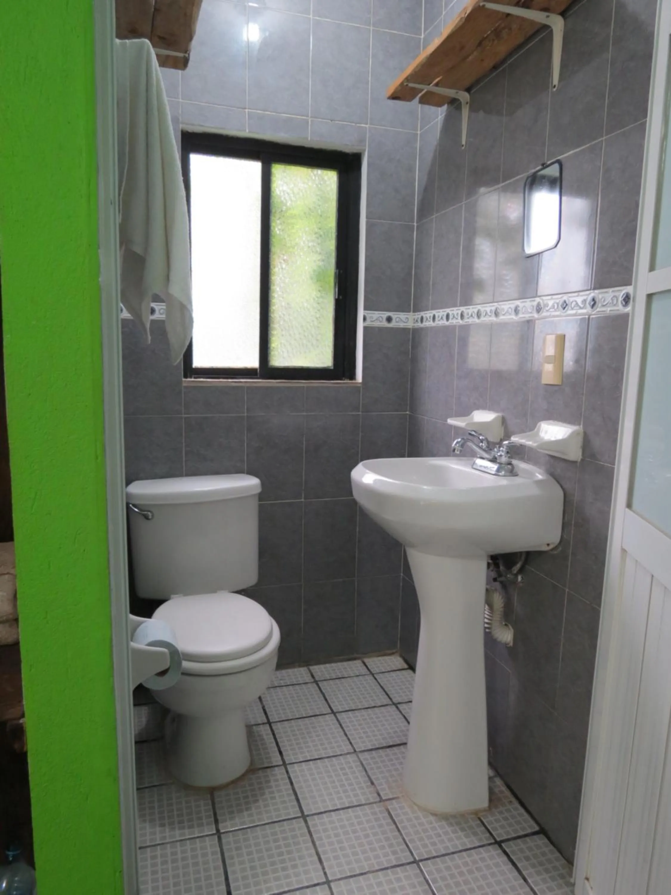 Bathroom in Casa Verde Xilitla By Rotamundos