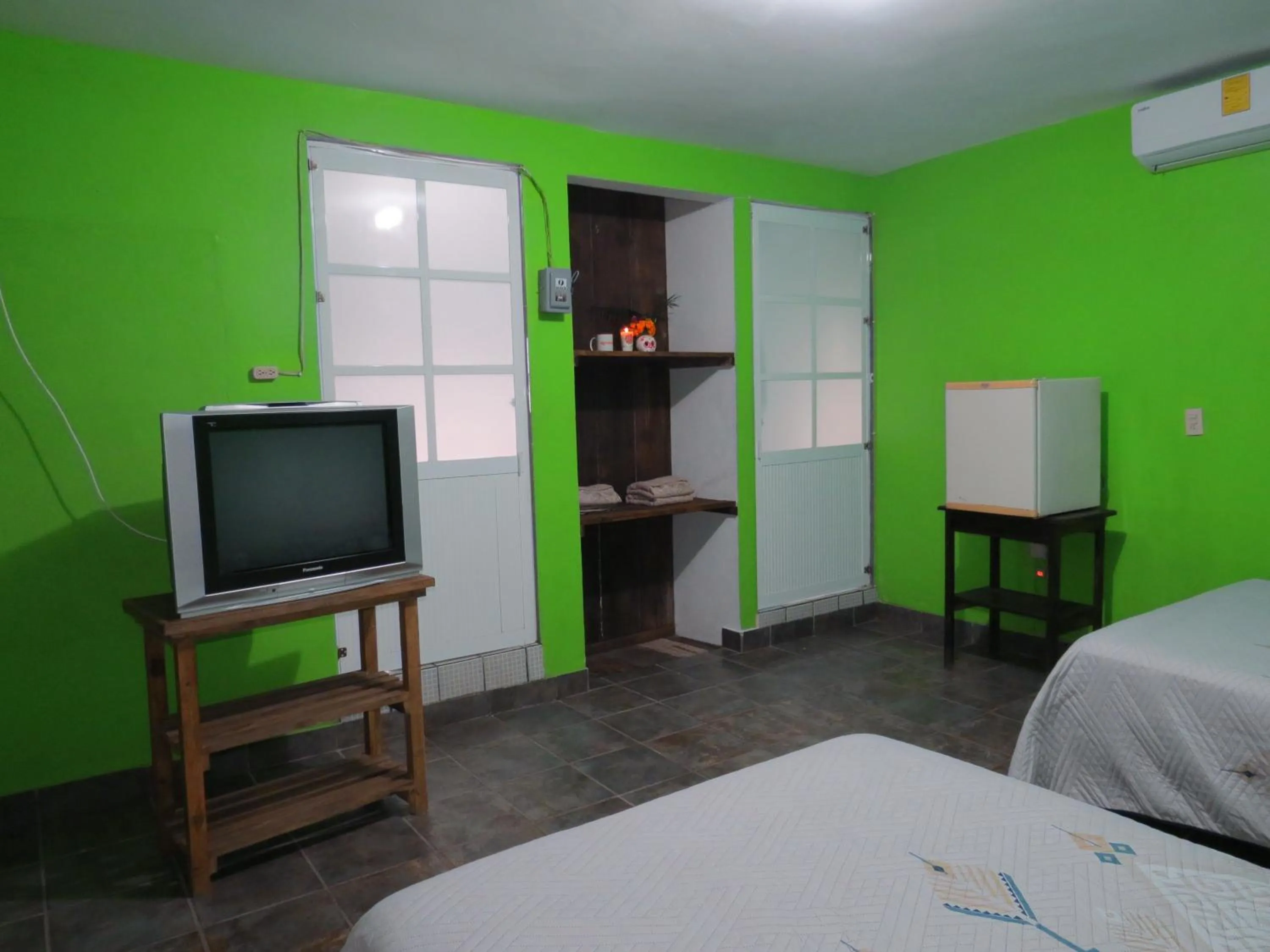 TV and multimedia, TV/Entertainment Center in Casa Verde Xilitla By Rotamundos