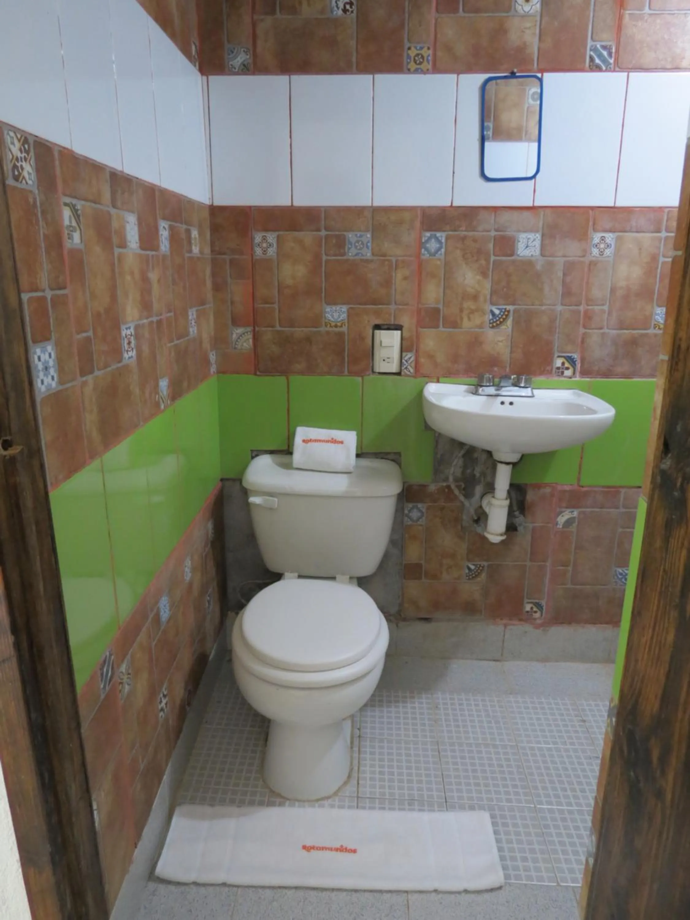 Bathroom in Casa Verde Xilitla By Rotamundos