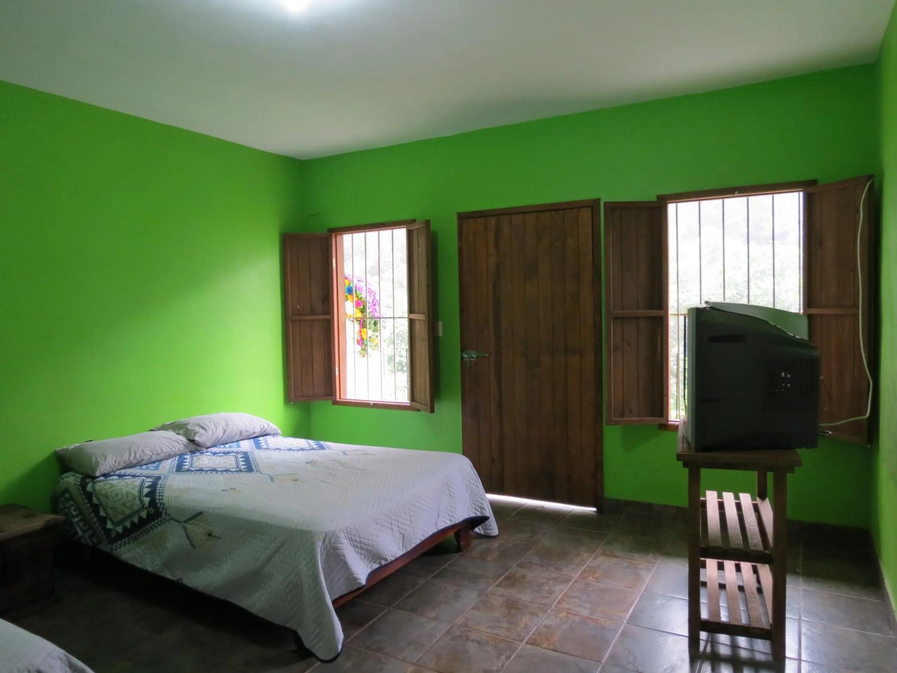 Bed, TV/Entertainment Center in Casa Verde Xilitla By Rotamundos