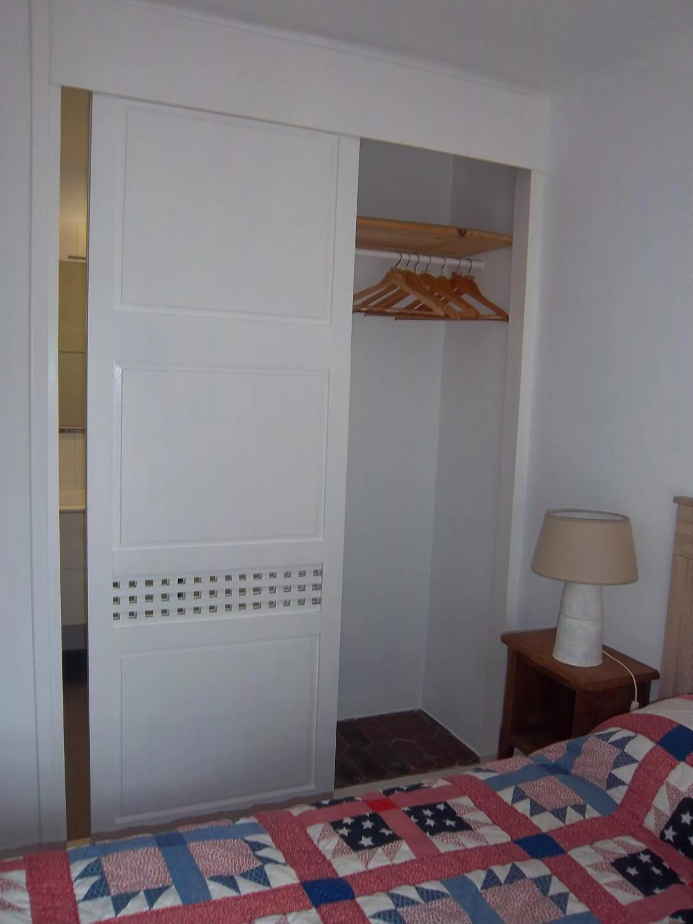 wardrobe, Bed in Apartamento rural Casa Medico