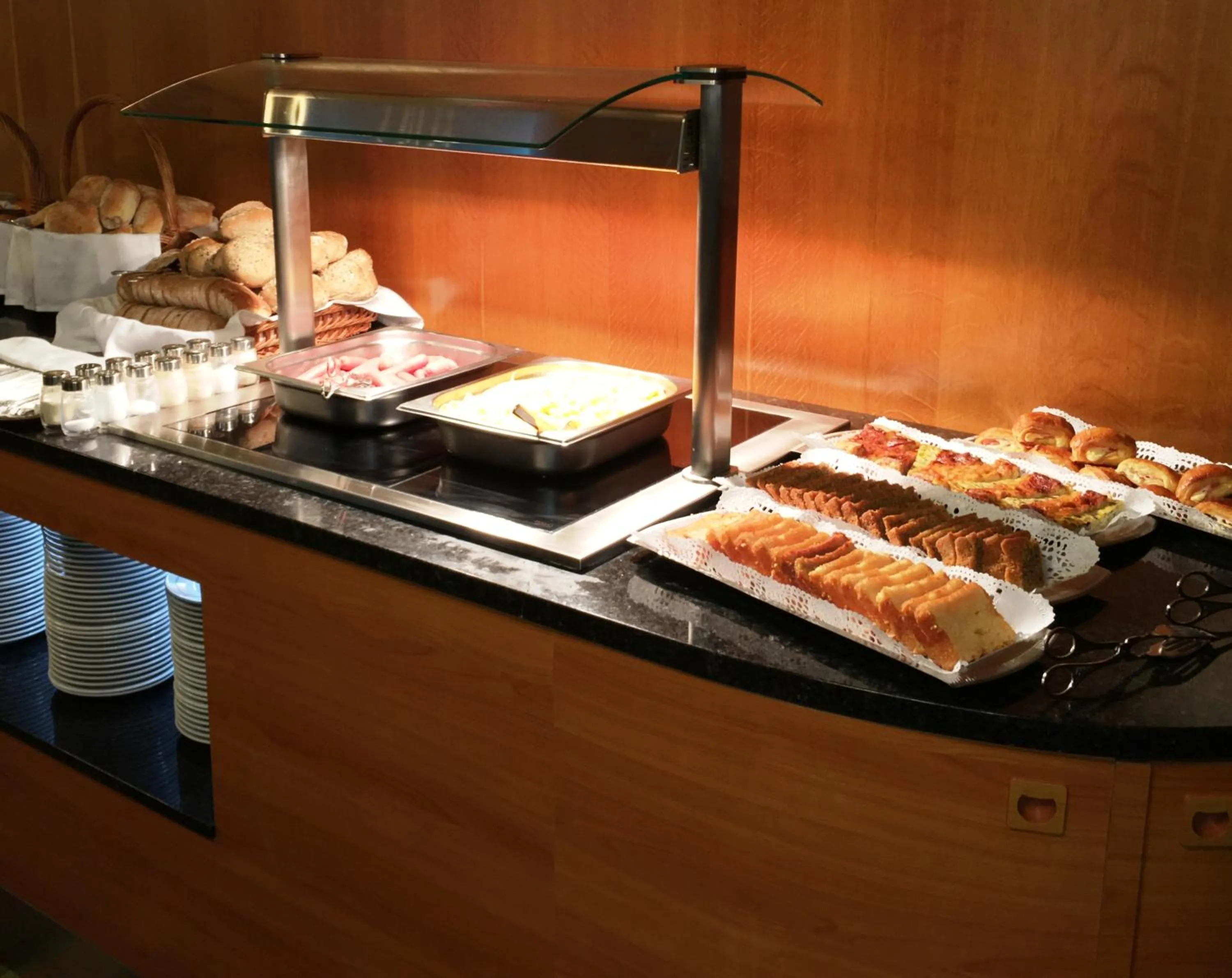 Buffet breakfast in Hotel Miraparque