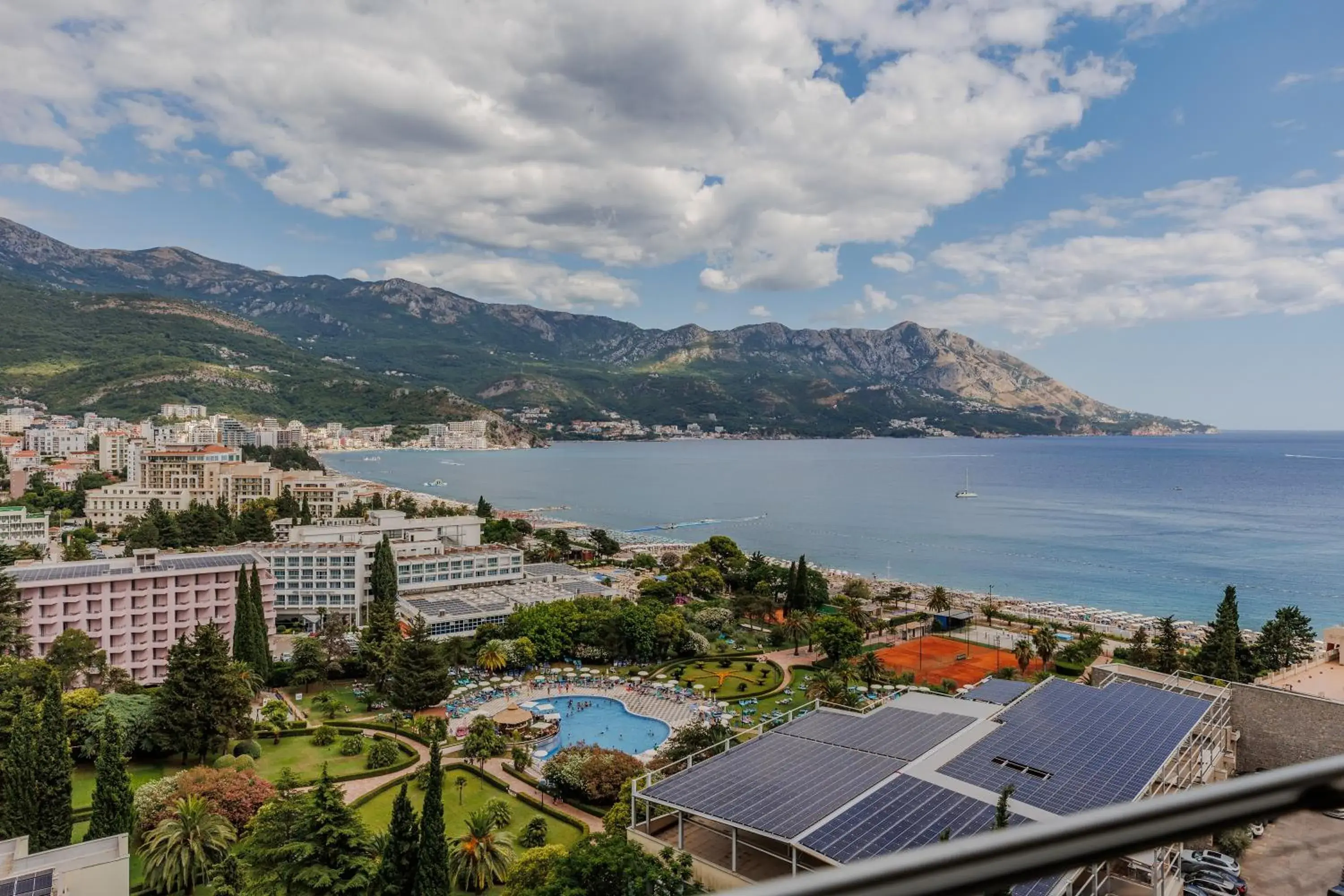 Sea Skyline One-bedroom Apartment with Terrace in Hotel Harmonia by Dukley Sea Skyline One-bedroom Apartment with Terrace in Hotel Harmonia by Dukley