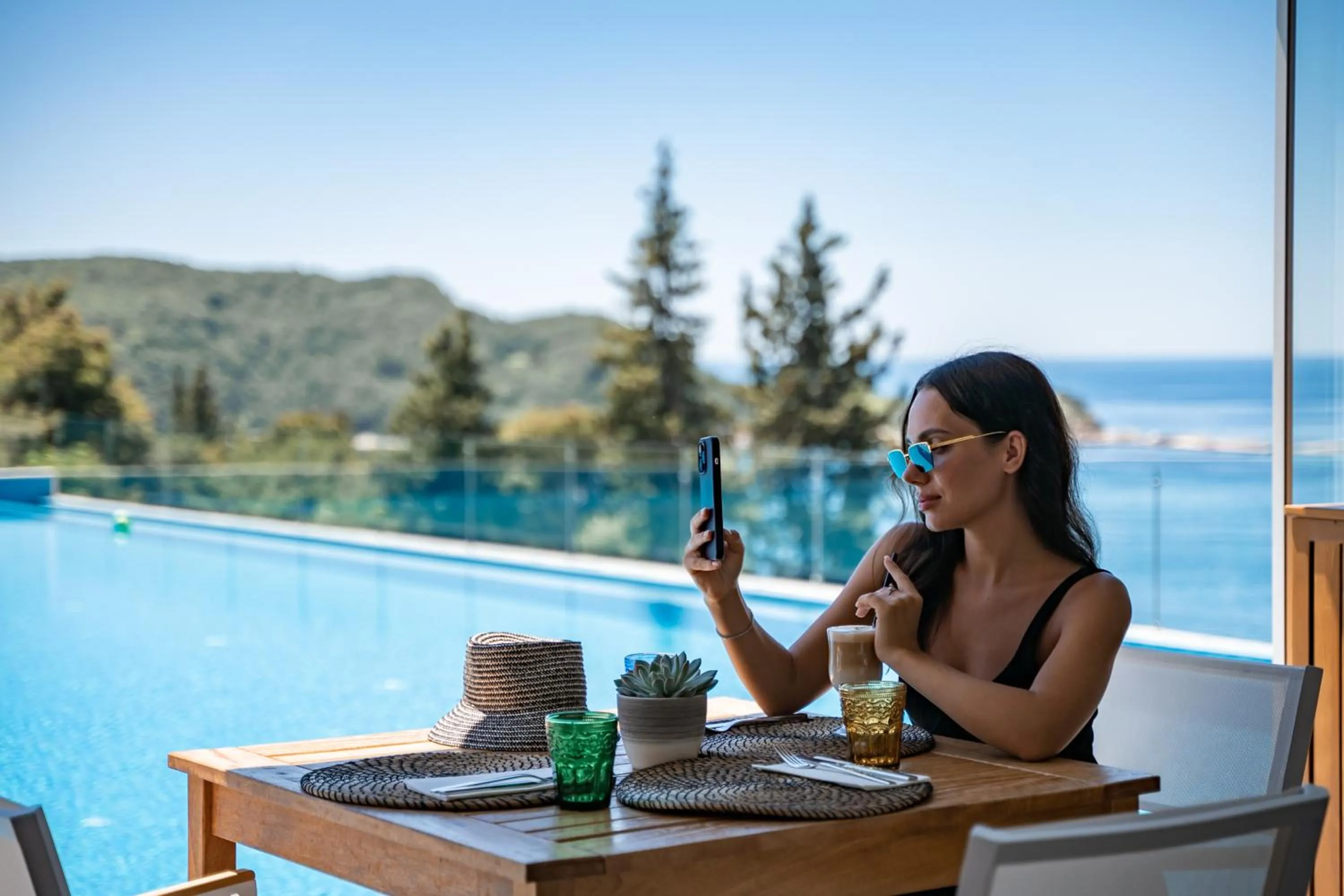 Swimming pool in Hotel Harmonia by Dukley