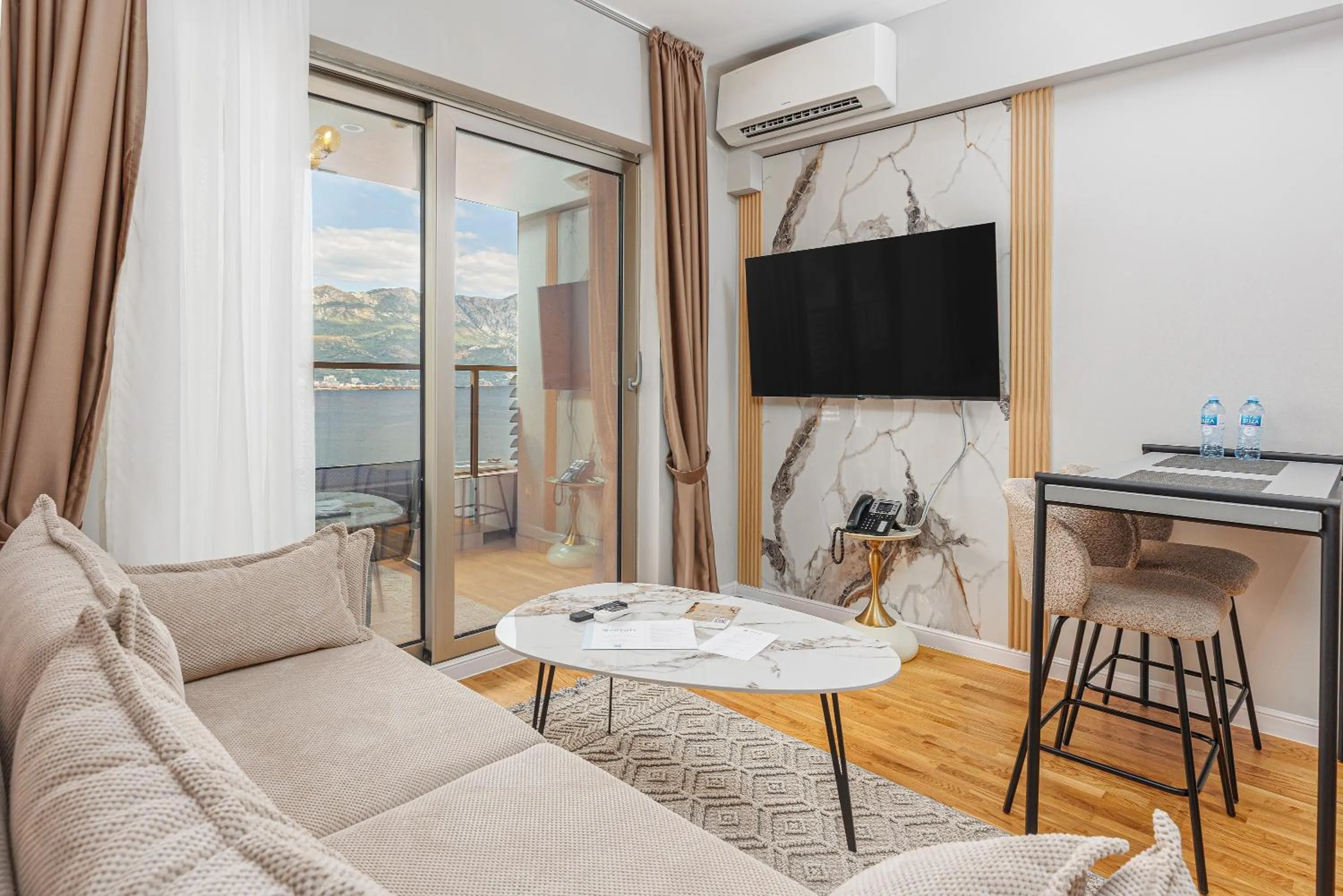 Seating area in Hotel Harmonia by Dukley