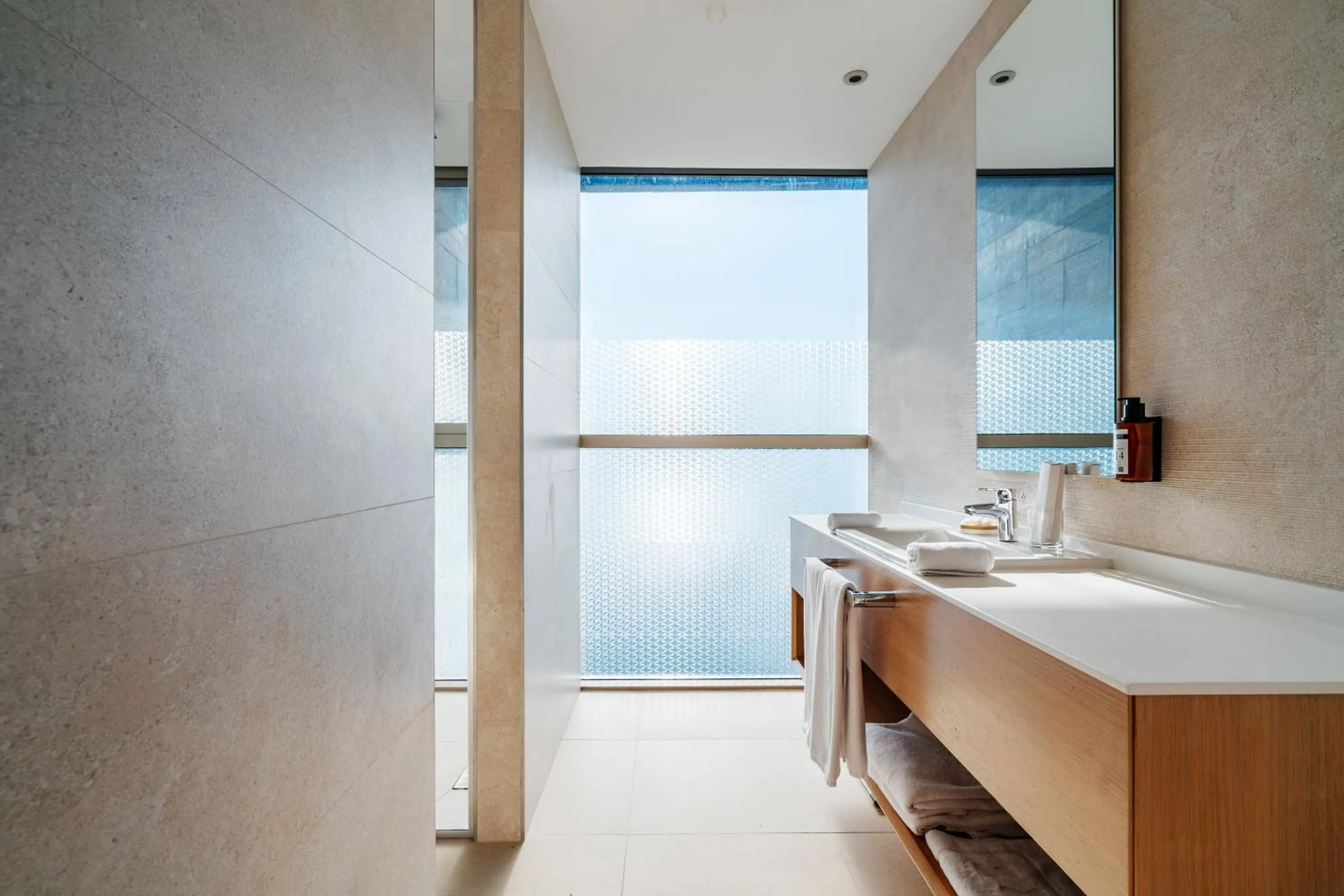 Bathroom in Hotel Harmonia by Dukley