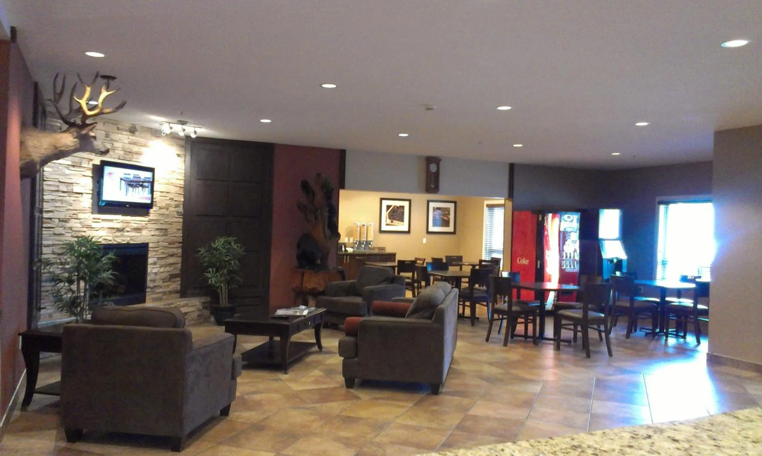 Lobby or reception in Sigma Inn & Suites Hudson's Hope