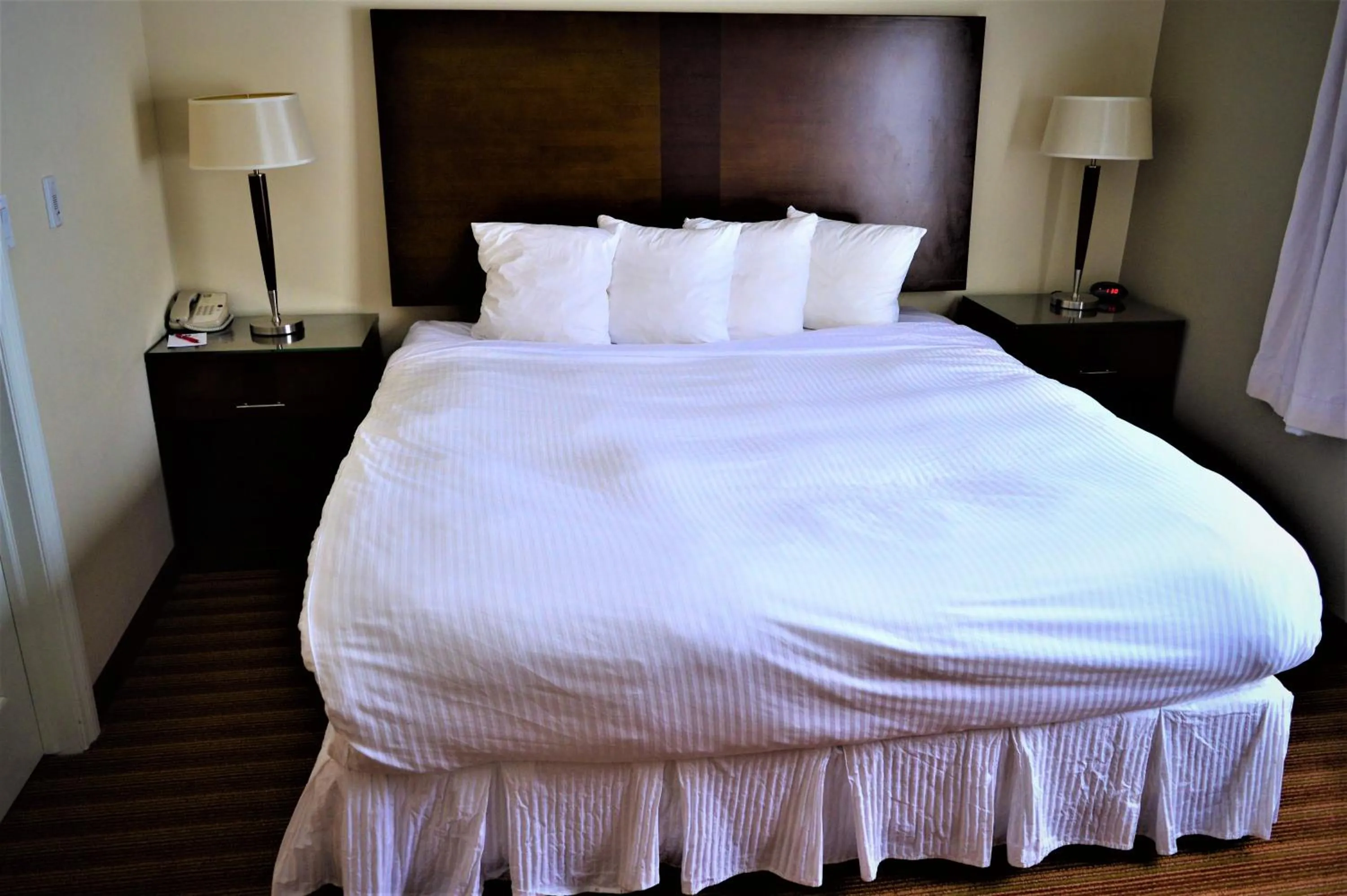 Bedroom, Bed in Sigma Inn & Suites Hudson's Hope