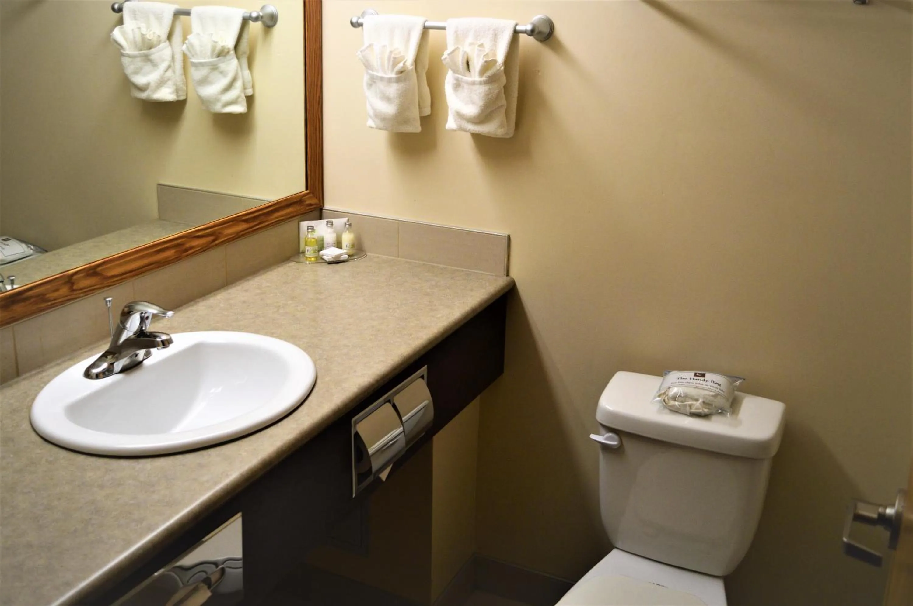 Bathroom in Sigma Inn & Suites Hudson's Hope