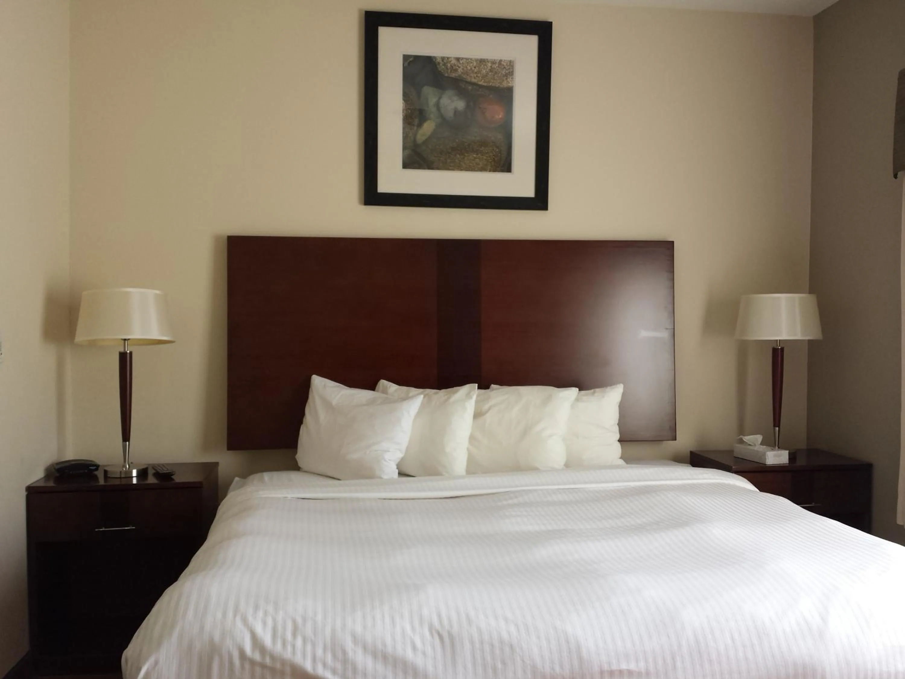 Bed in Sigma Inn & Suites Hudson's Hope