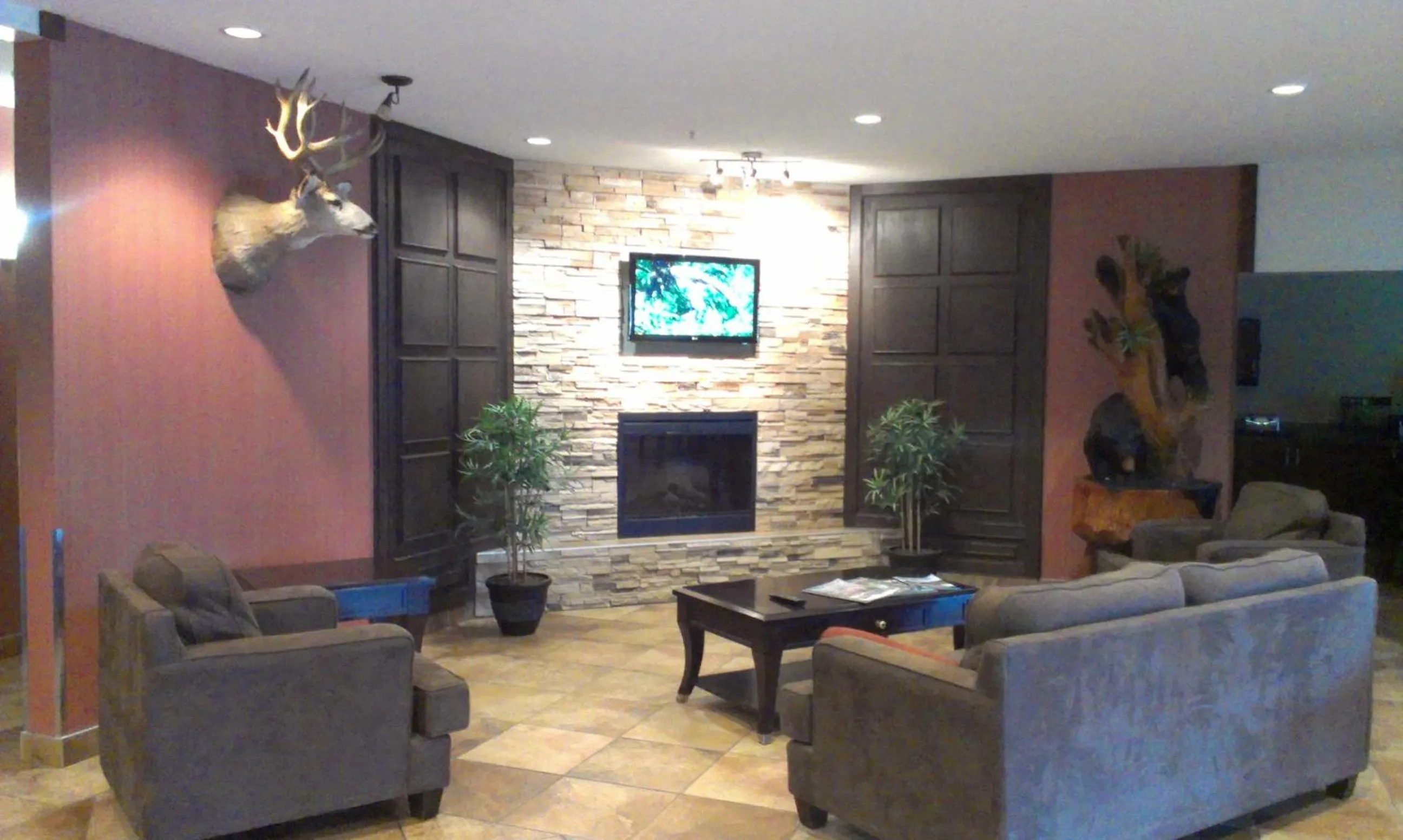 Lobby or reception in Sigma Inn & Suites Hudson's Hope