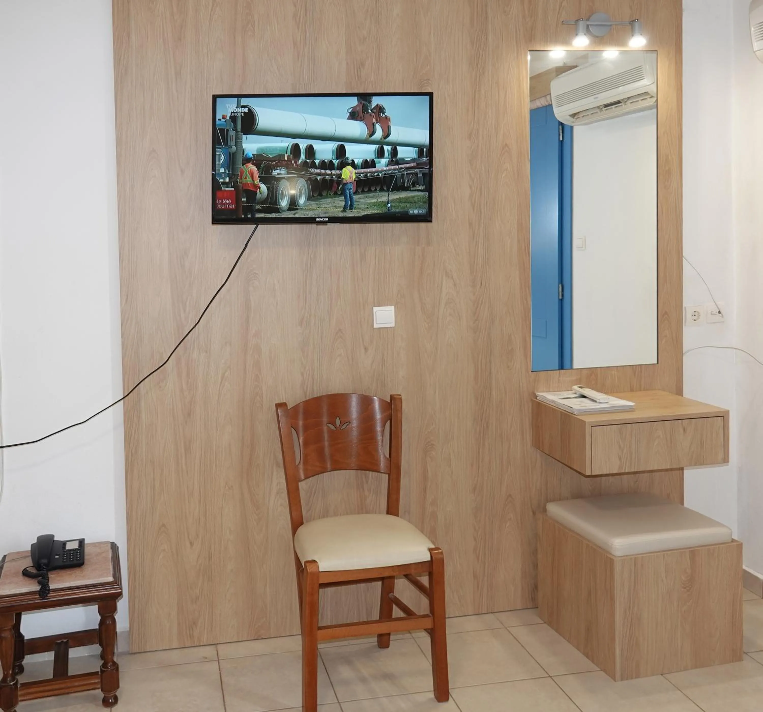 TV and multimedia in Aeriko Hotel Apartments